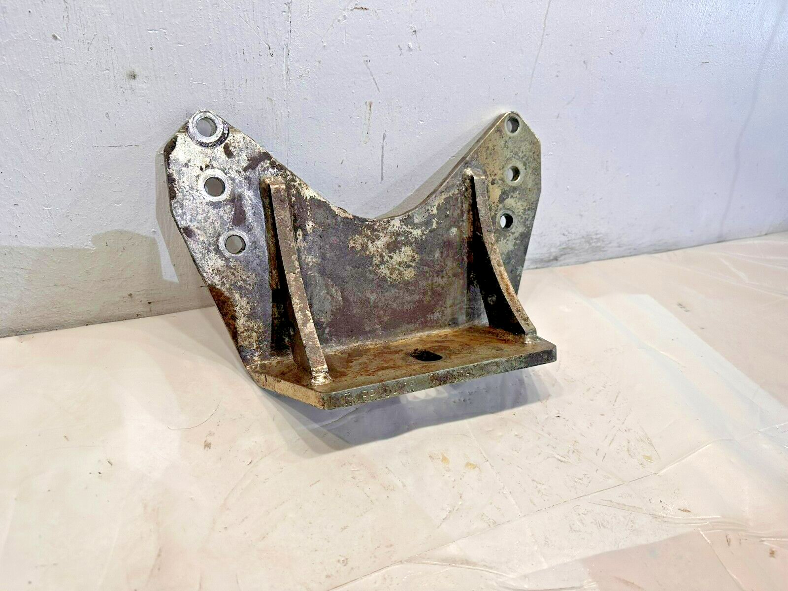 CAT 3064 DIESEL ENGINE FRONT MOUNT BRACKET OEM