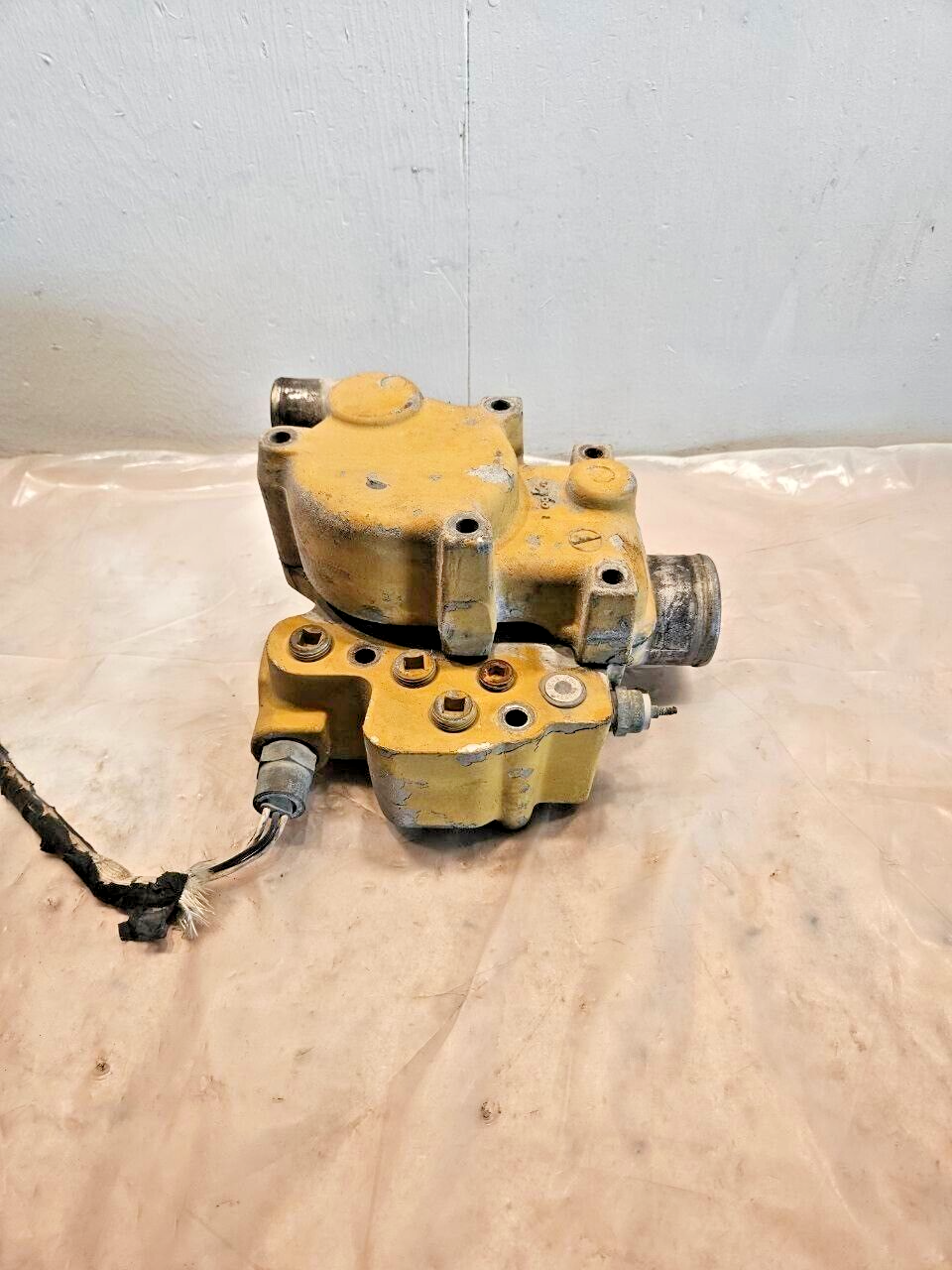 CAT 3406E Diesel Engine THERMOSTAT HOUSING Assembly 1048583 OEM 1048584