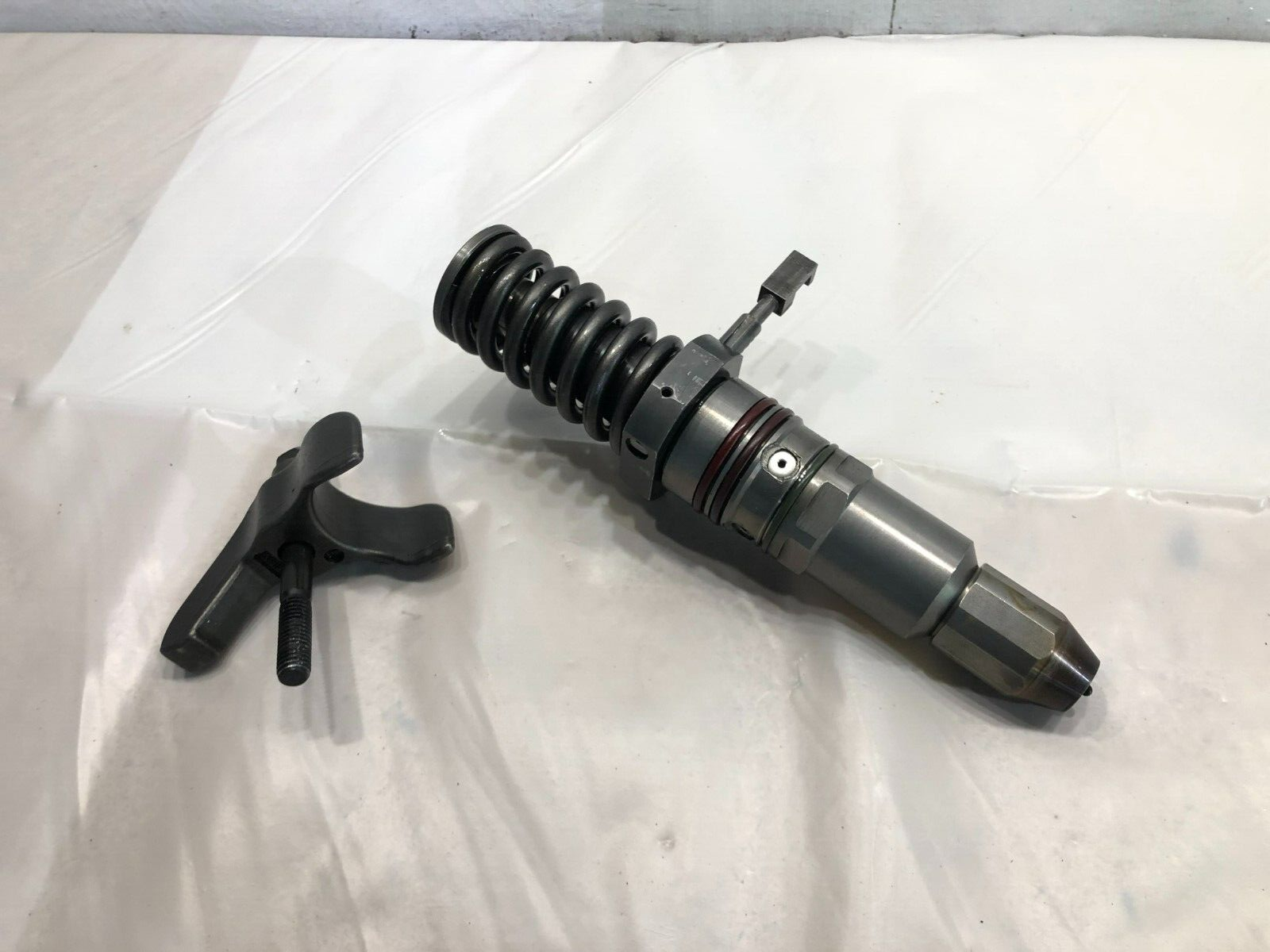 Caterpillar CAT 3508 3512 3516 Diesel Fuel Injector Cylinder #8 With Hold 0R2922