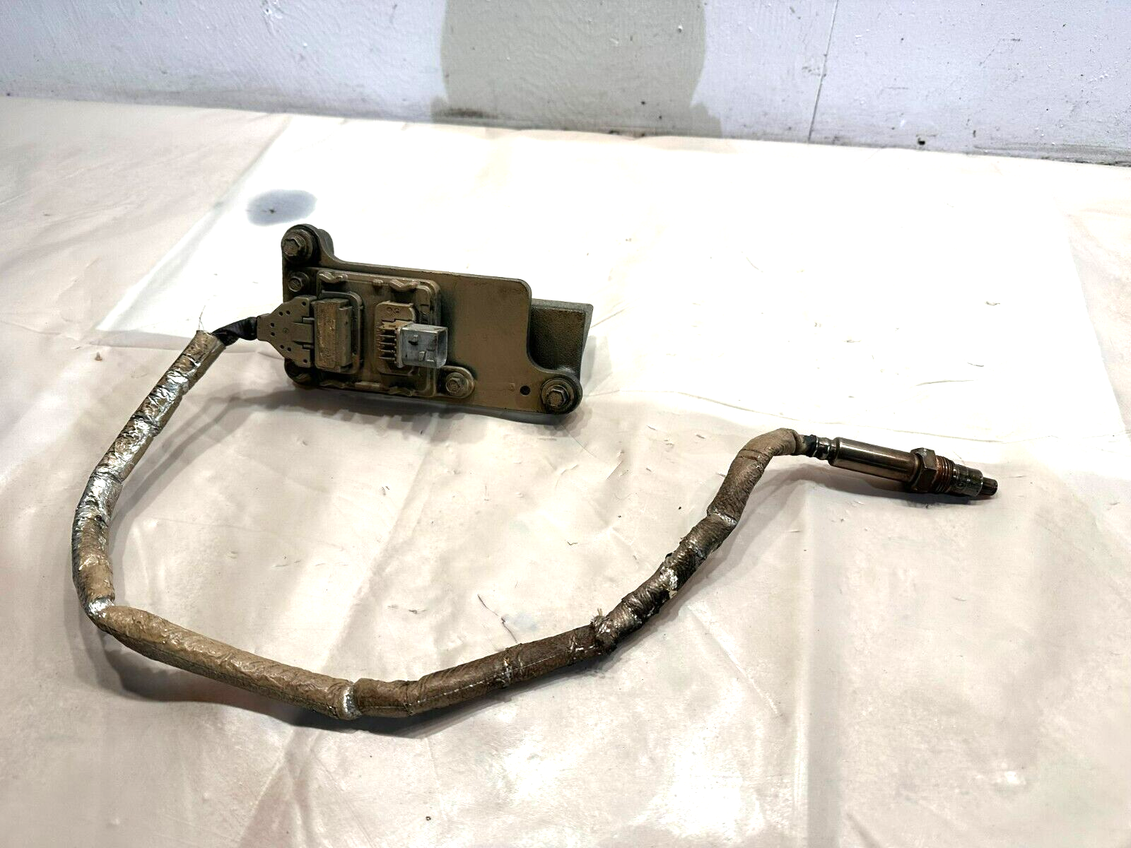 Cummins ISX 12 11.9L ISX NOx Nitrogen Oxide Sensor 3687930 OEM