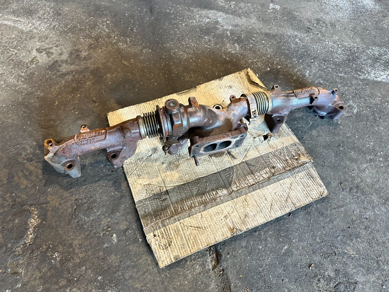 Detroit DD15 Diesel Engine Exhaust Manifold Assembly A4711420801 OEM