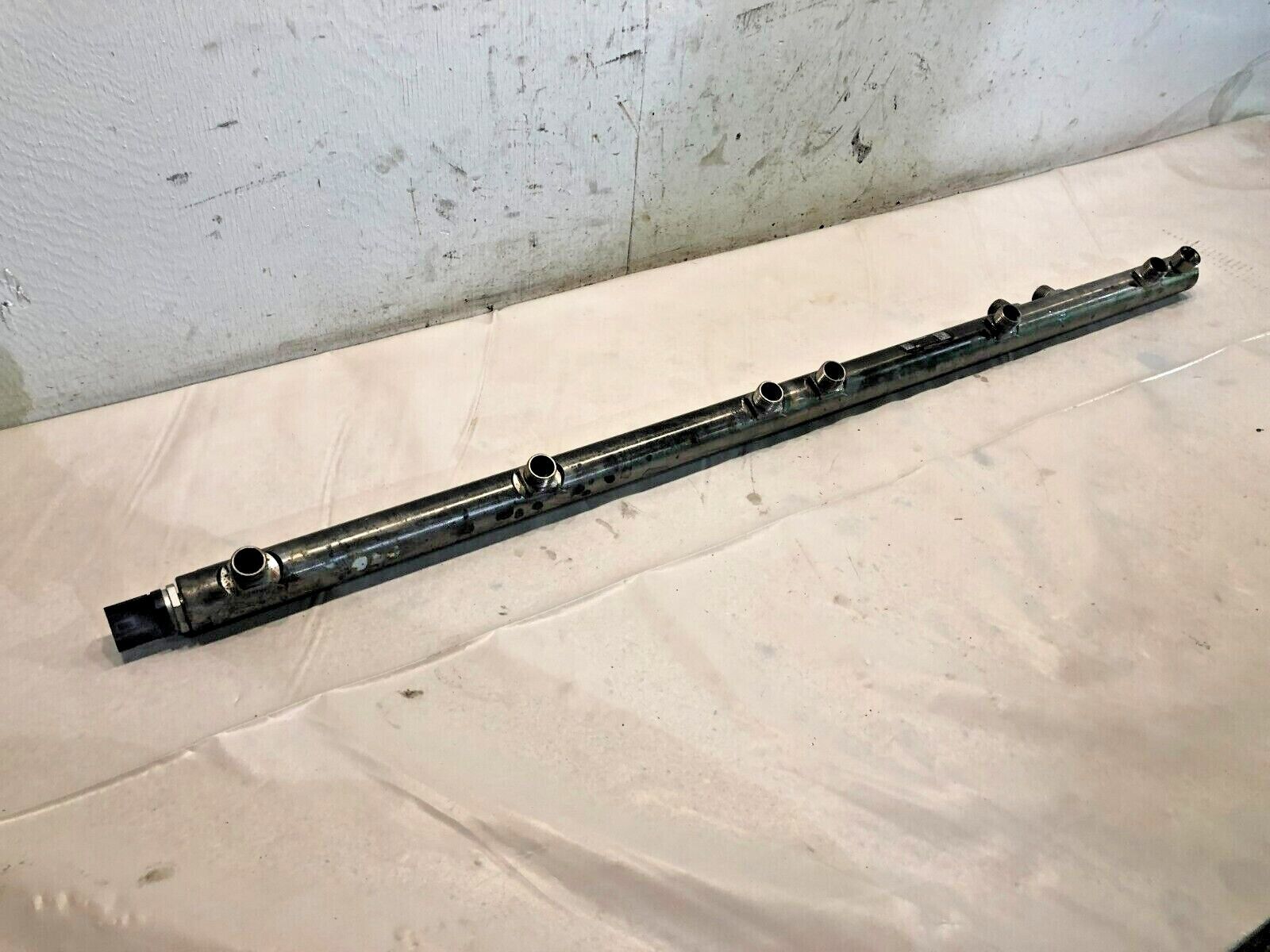 Detroit Diesel DD15 Engine Fuel Distributor Rail A4720780245 OEM