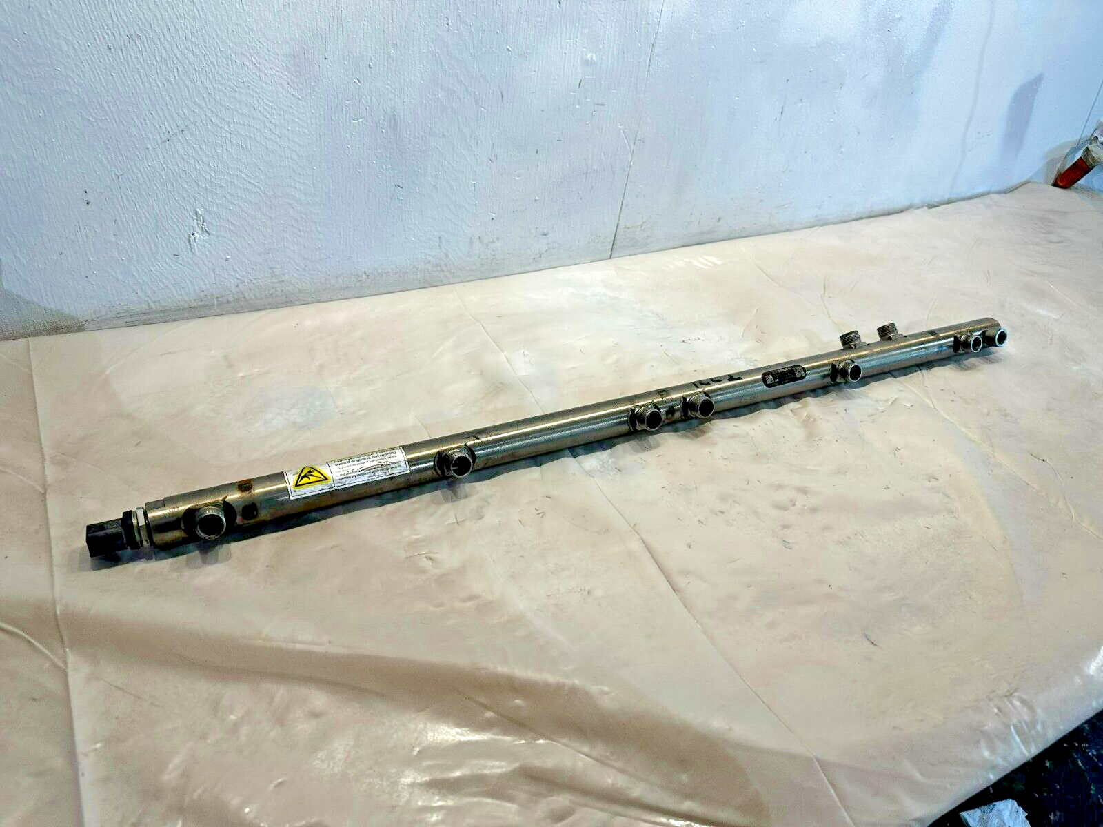 Detroit Diesel DD15 Engine Fuel Distributor Rail Pipe A4720780245 OEM