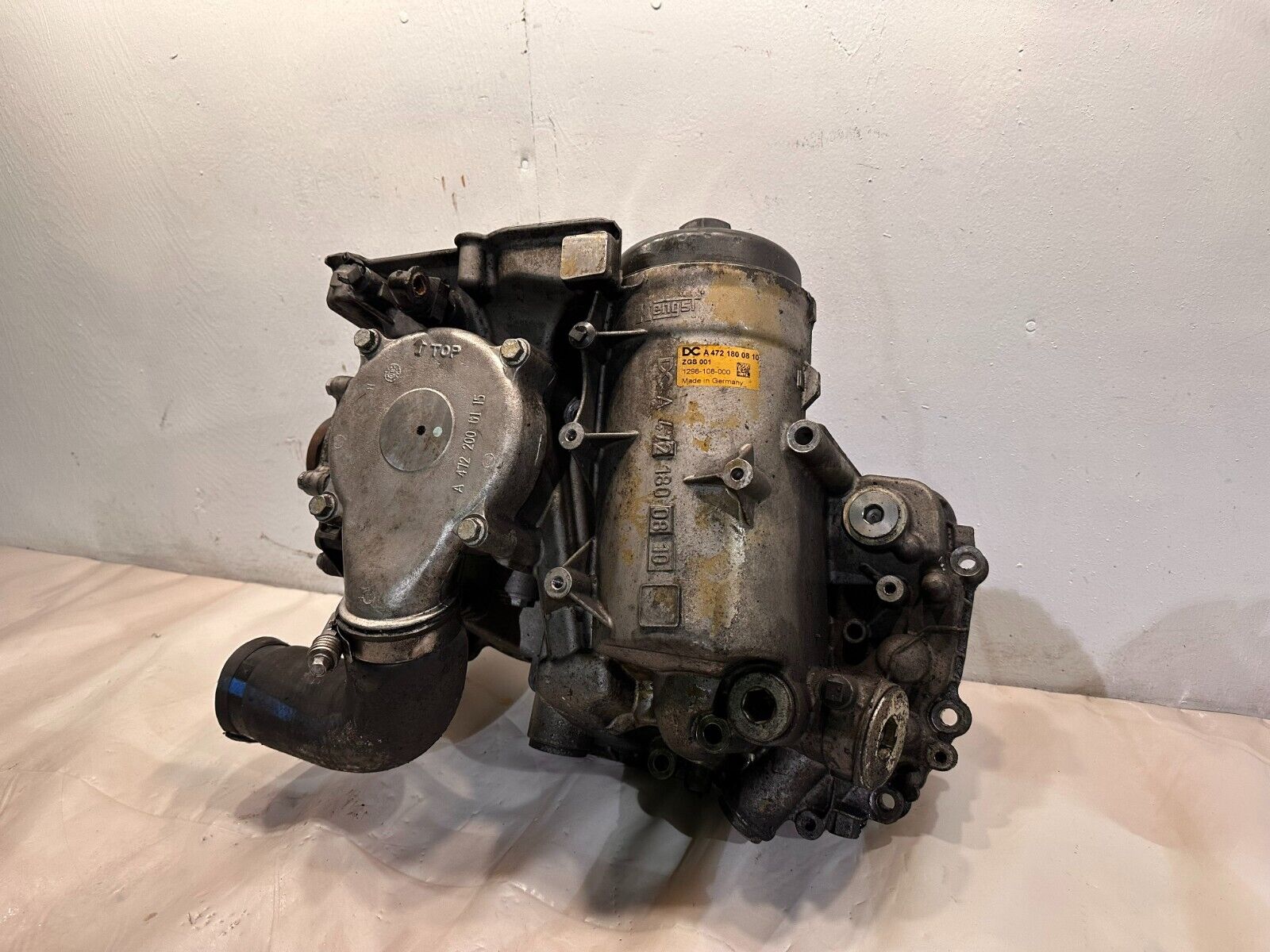 Detroit Diesel DD15 Engine Oil Cooler Filter Housing Assembly 4721800810 OEM