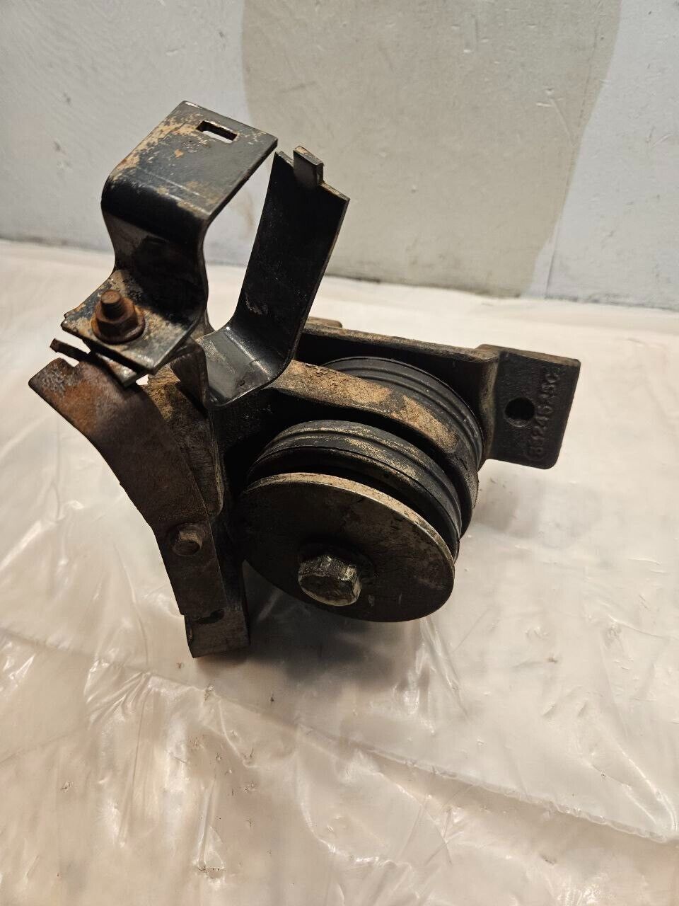 INTERNATIONAL NAVISTAR MAXXFORCE 13 FRONT ENGINE SUPPORT MOUNT 3824525C1 OEM