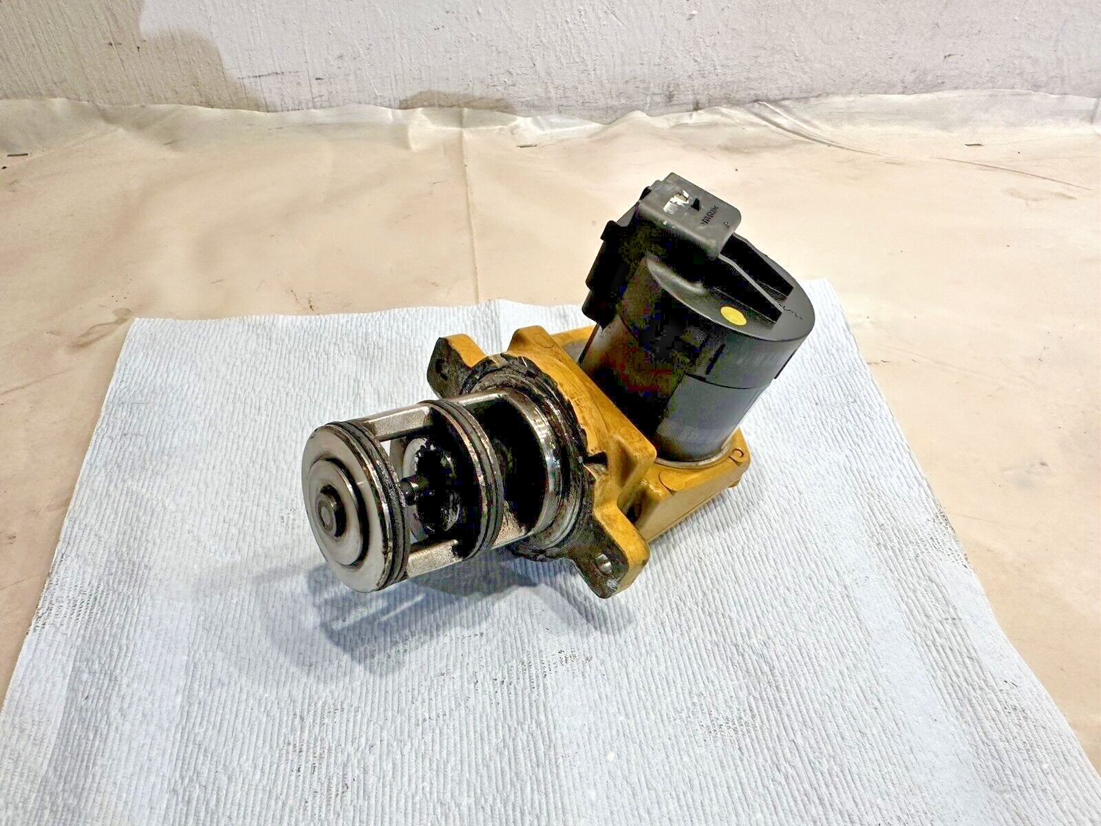 John Deere 6068 HF485 6.8L Diesel Engine EGR Valve RE543306 OEM