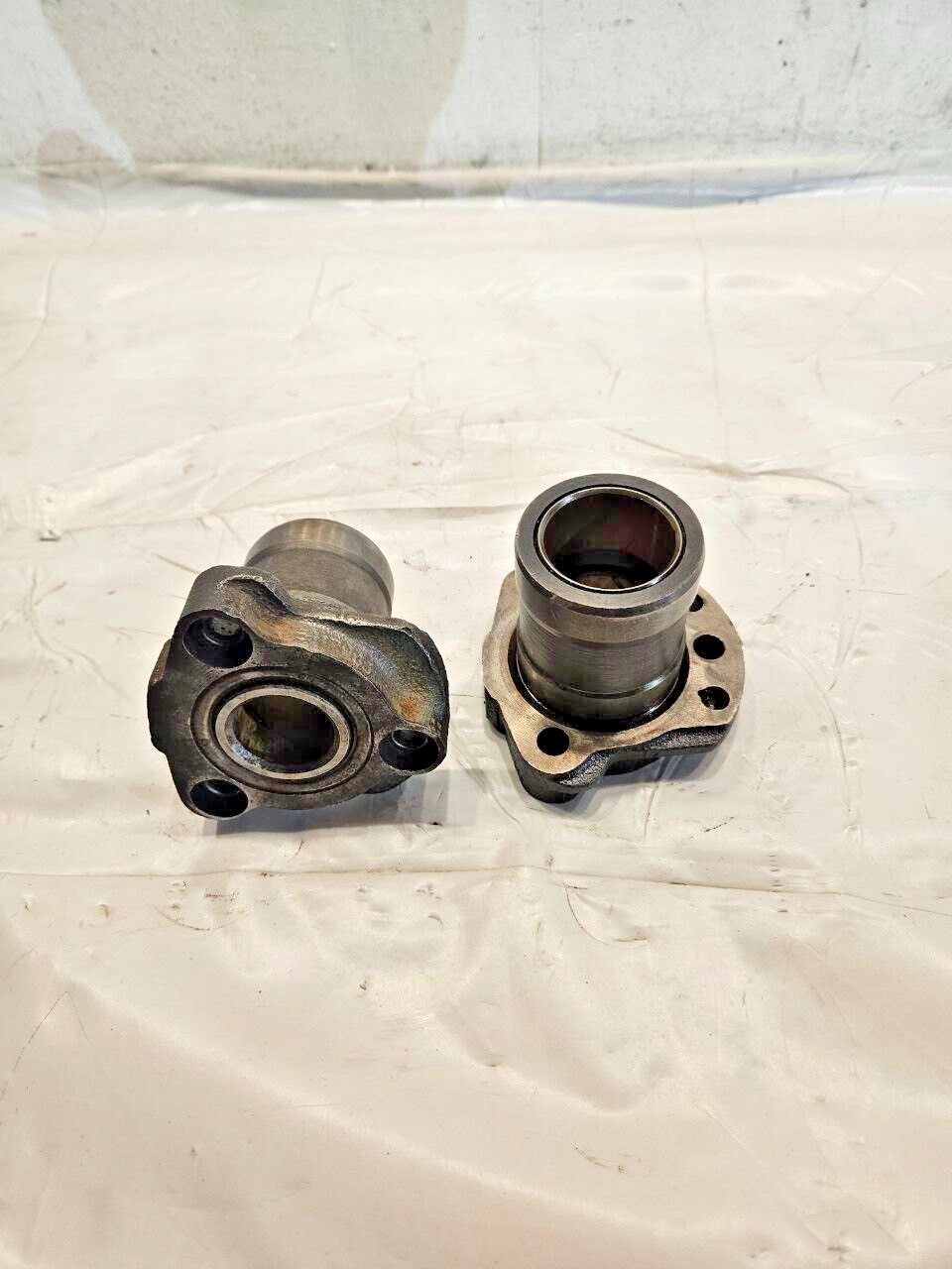 Set of 2 Detroit Diesel 8V92 Engine Hubs 5112986 OEM