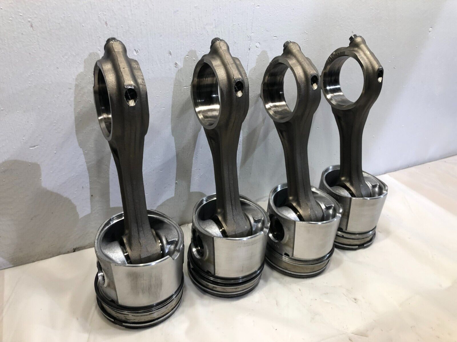 Set of 4 Cummins QSB 4.5 ISB Diesel Engine Connecting Rod 4943977 W/ Piston OEM