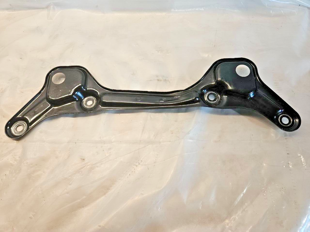 10-13 MERCEDES C250 FRONT SUBFRAME CRADLE REINFORCEMENT PLATE A2046280011 OEM