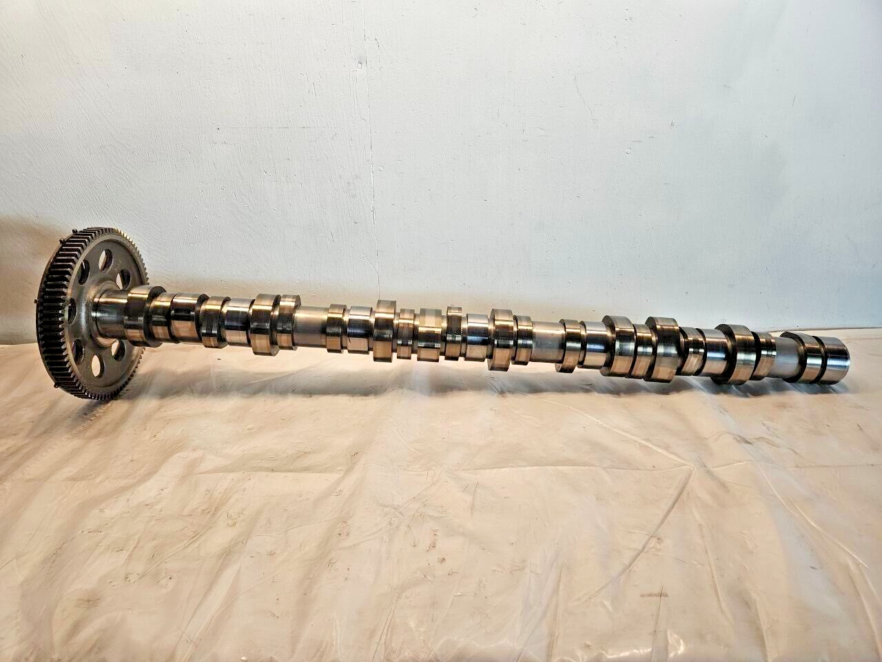 2016 Volvo D13 Mack MP8 Diesel Engine Camshaft 22501349 with Gear 21456239 OEM