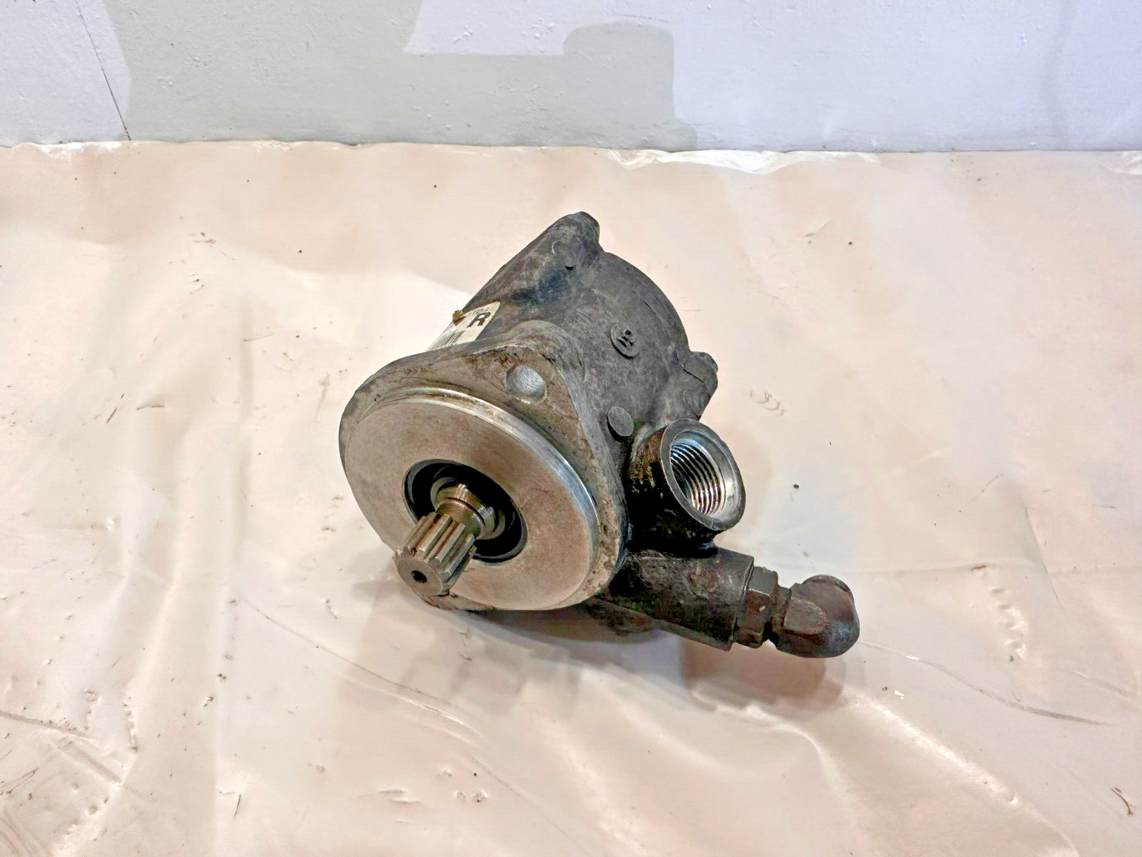 CAT C13 TRW Power Steering Pump EV181615810104 OEM P208142051