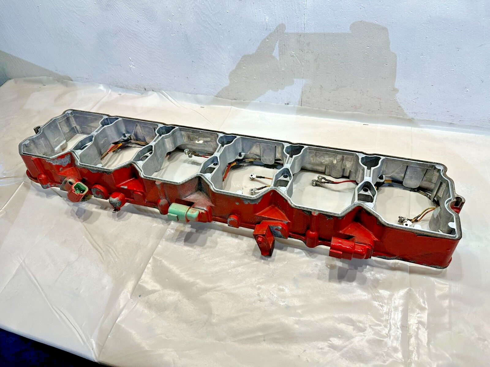 Cummins 8.3 Diesel Engine Rocker Housing 4939387 5257289 w/ Injector Wiring OEM