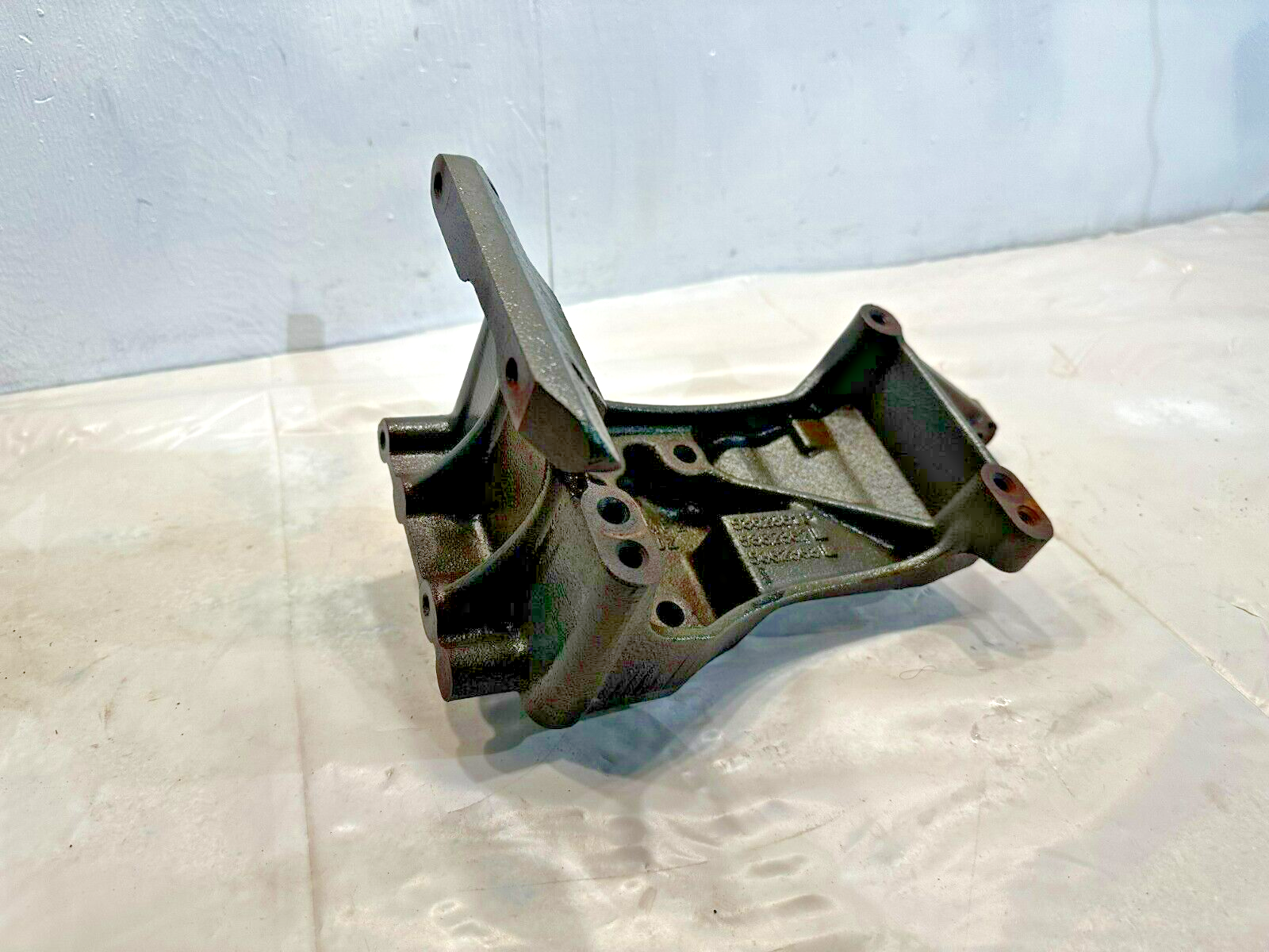 Cummins ISL ISC 8.3 PACCAR DIESEL ENGINE ALTERNATOR SUPPORT 5362361 OEM