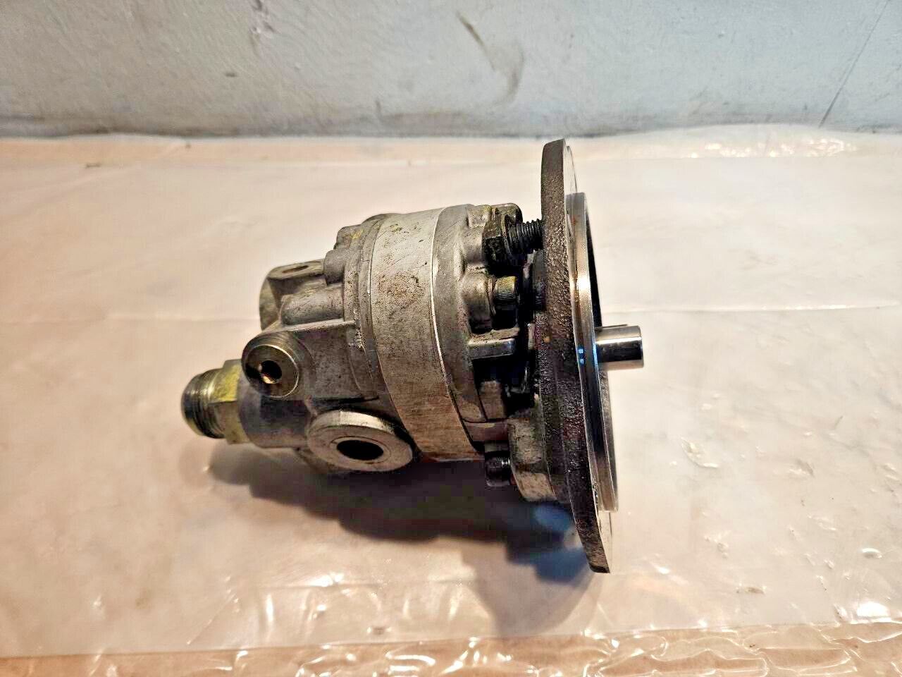 Detroit Diesel Hydraulic pump with Accessory Drive Adapter 5122386 OEM