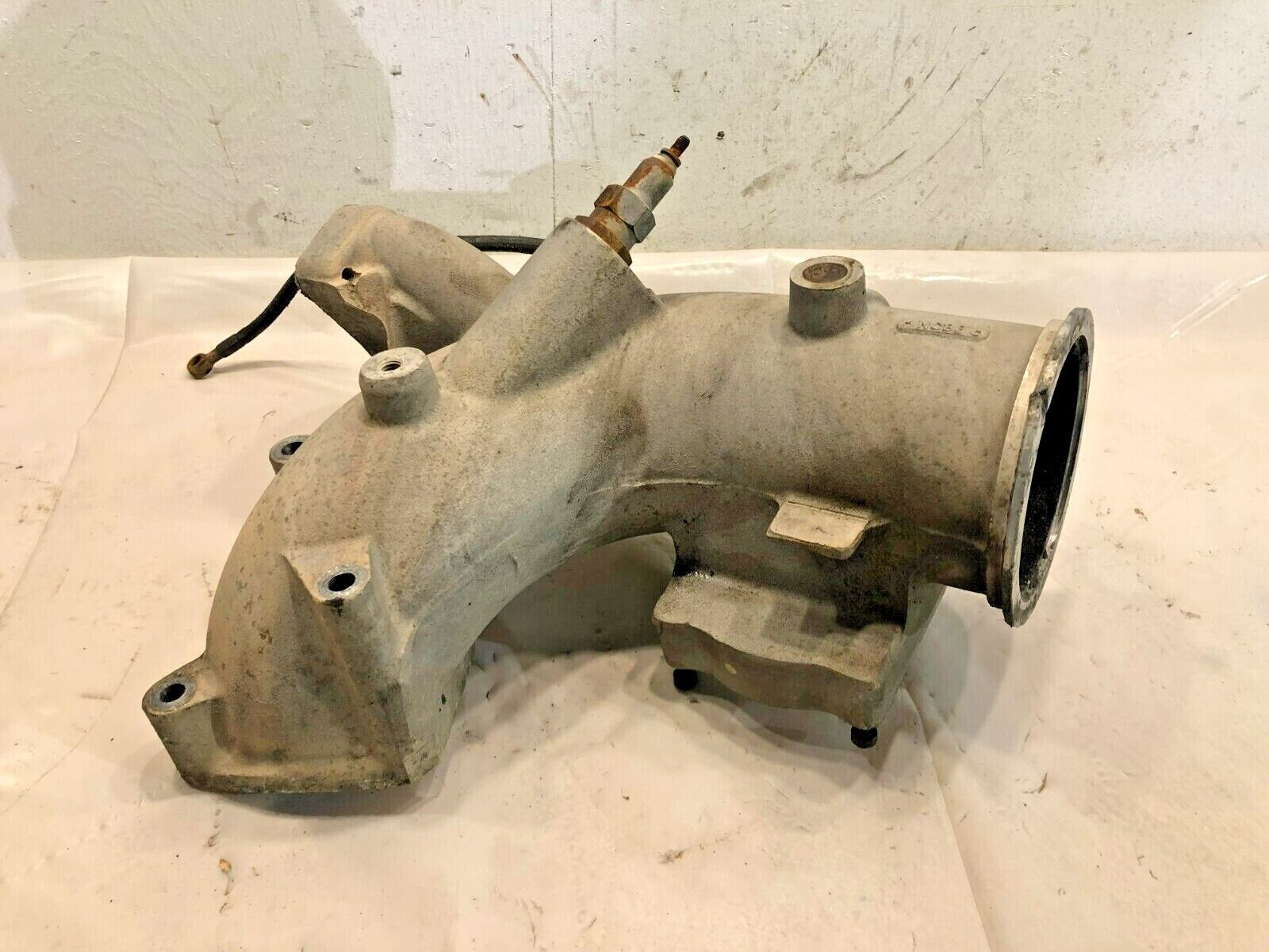 International Maxxforce 13 Dust Air Throttle Housing 3033943C1, 12R12101B OEM