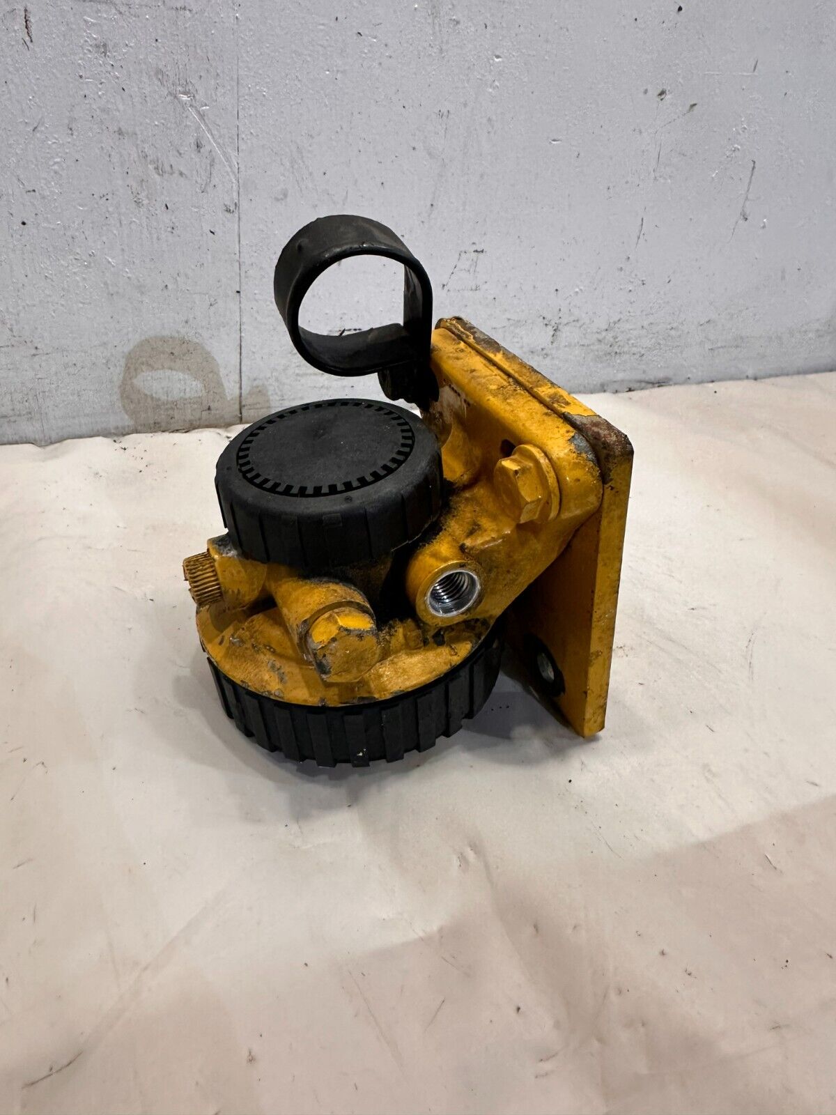 John Deere 6068 Diesel Engine FUEL Filter Head Housing OEM