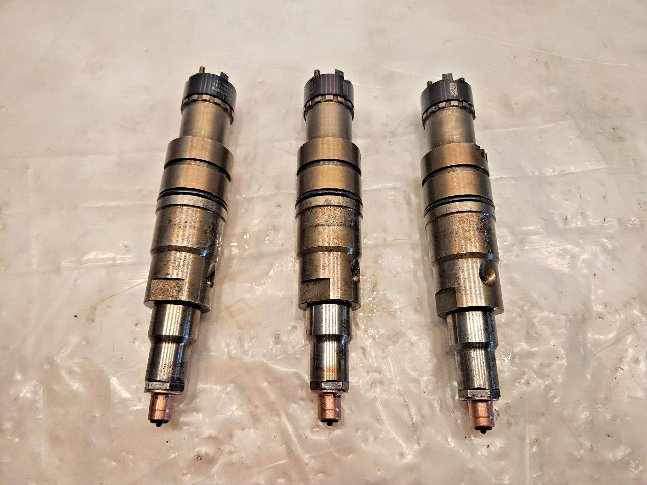Set of 3 Cummins ISX15 Diesel Engine Injectors 2872405 OEM