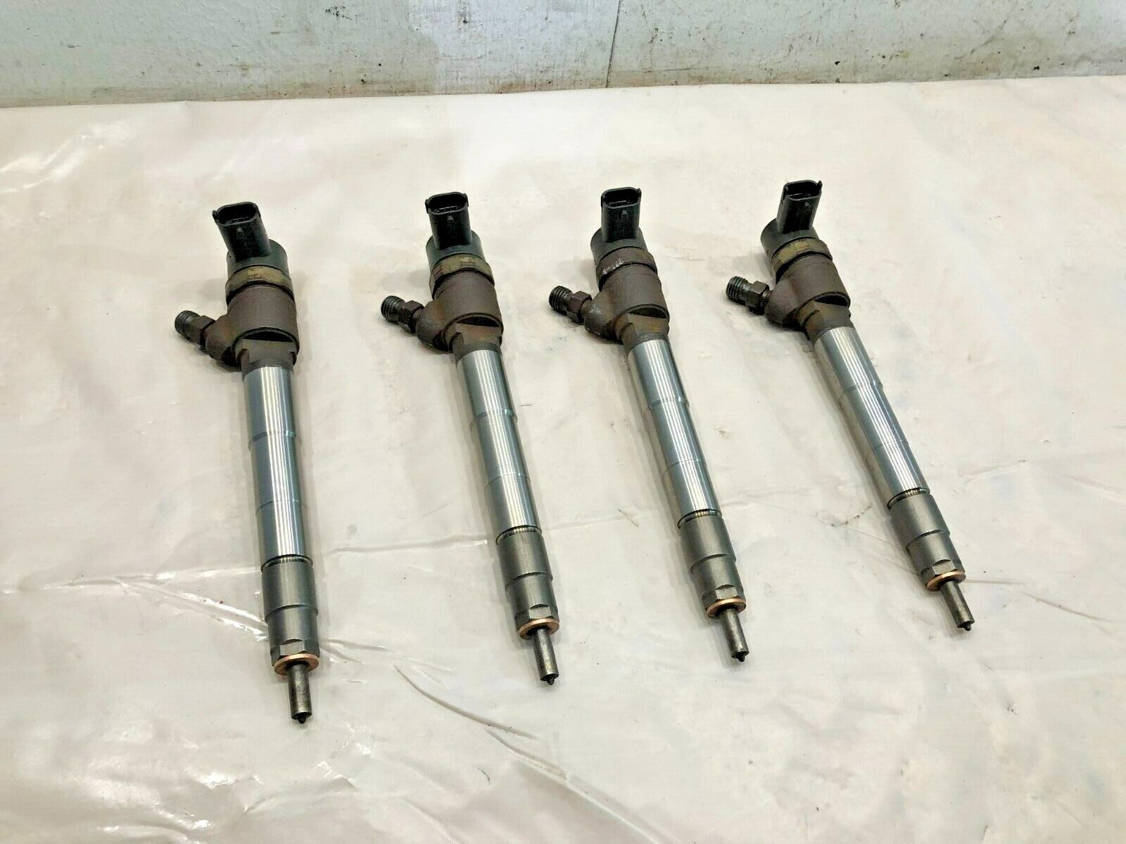 Set of 4 BOSCH Fuel Injectors For Cummins ISF2.8 Diesel Engine 0445110675 OEM