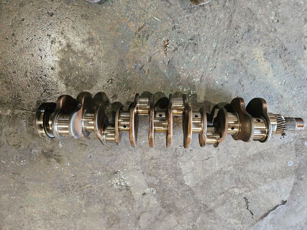 1997-2001 International DT466E Diesel Engine Crankshaft 3C1 OEM