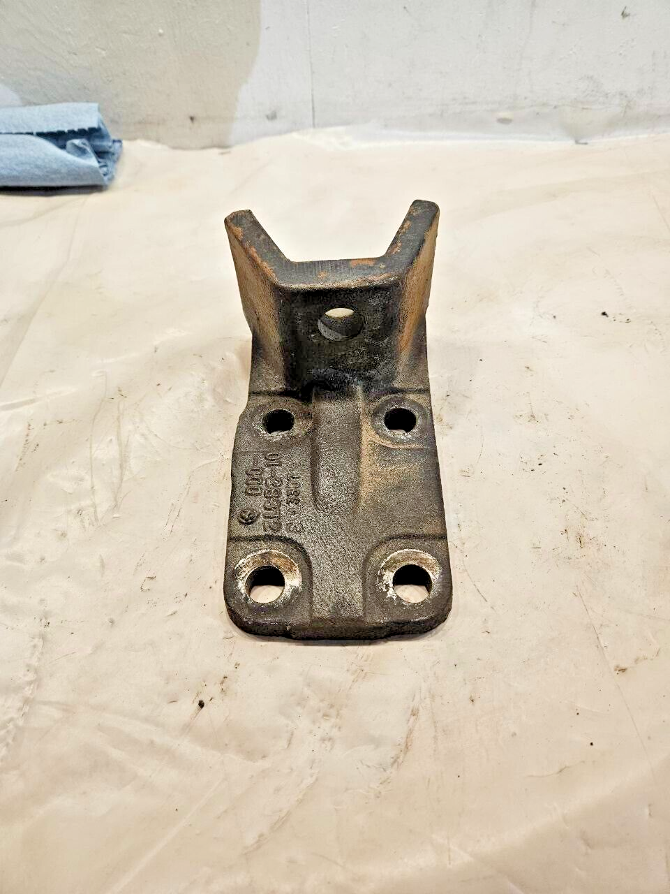 2002-2008 Mercedes MBE4000 diesel engine mount 0128372000 OEM