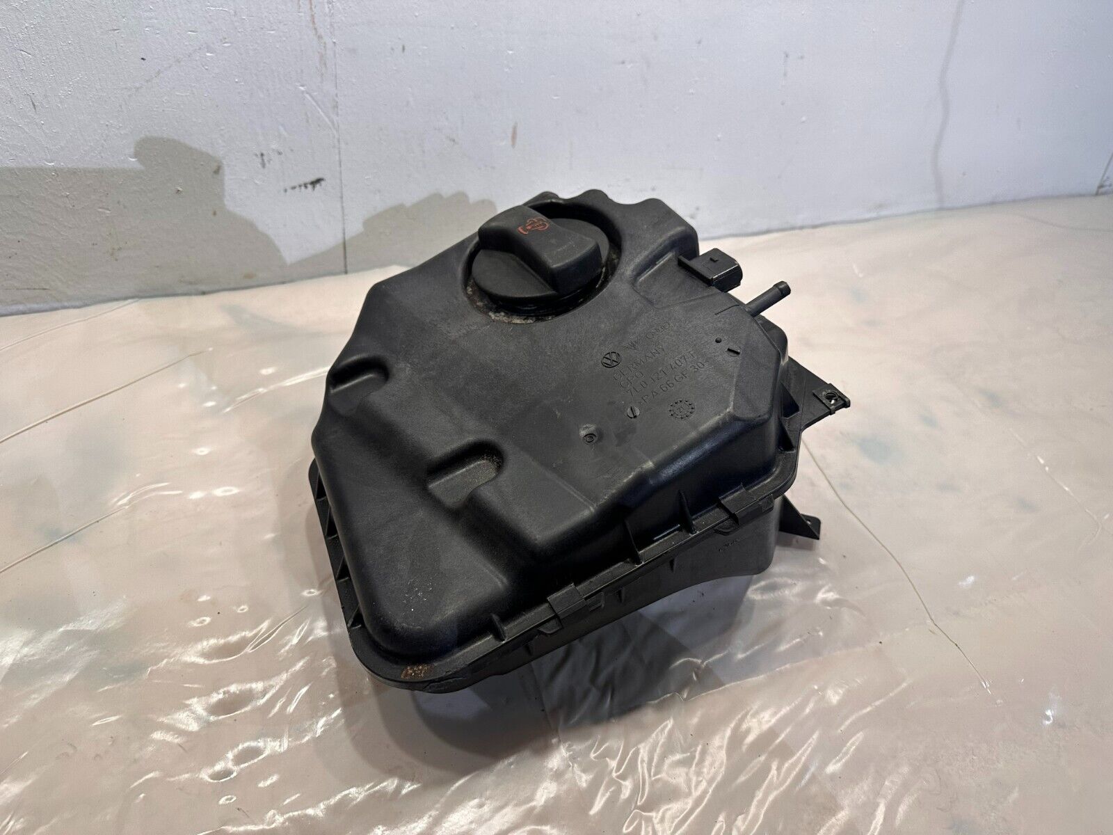 2008 Audi Q7 4.2 Engine Radiator Coolant Reservoir Overflow 7L0121407F OEM