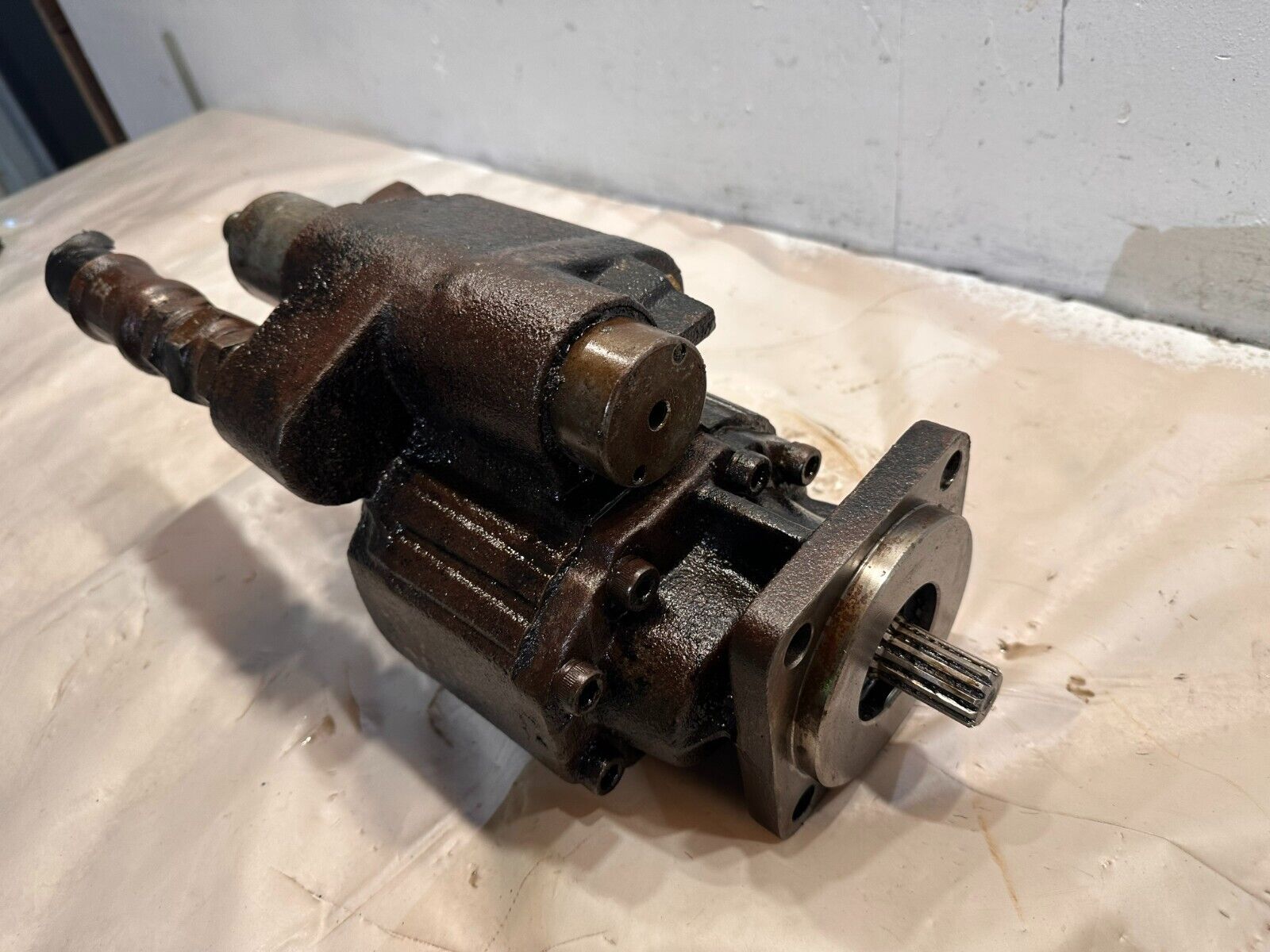 2009 International 9400i Semi Truck Hydraulic Dump Pump CH27PV 27GMP OEM