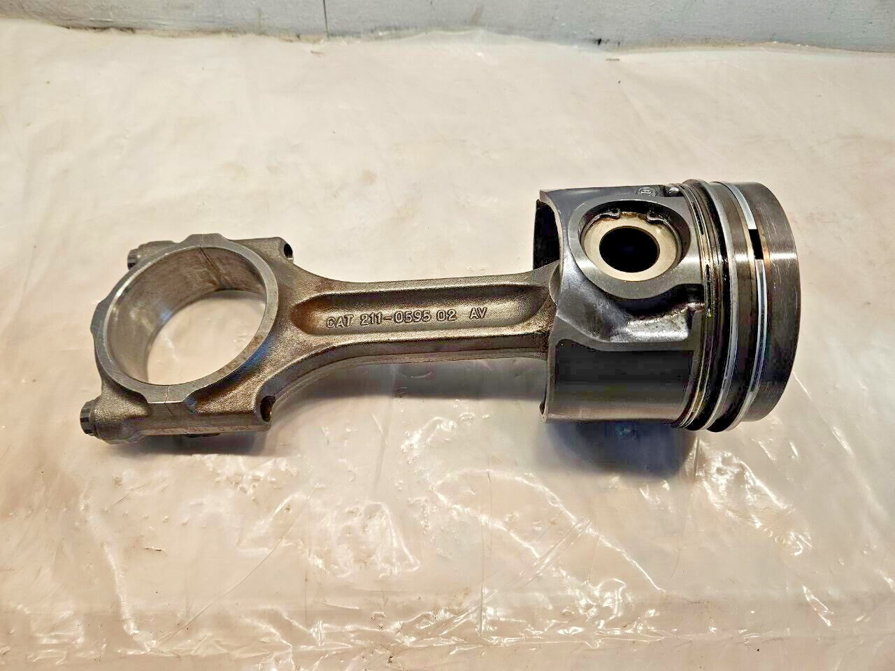 CAT C-7 Caterpillar Diesel Engine Connecting Rod 211-0595 and piston OEM