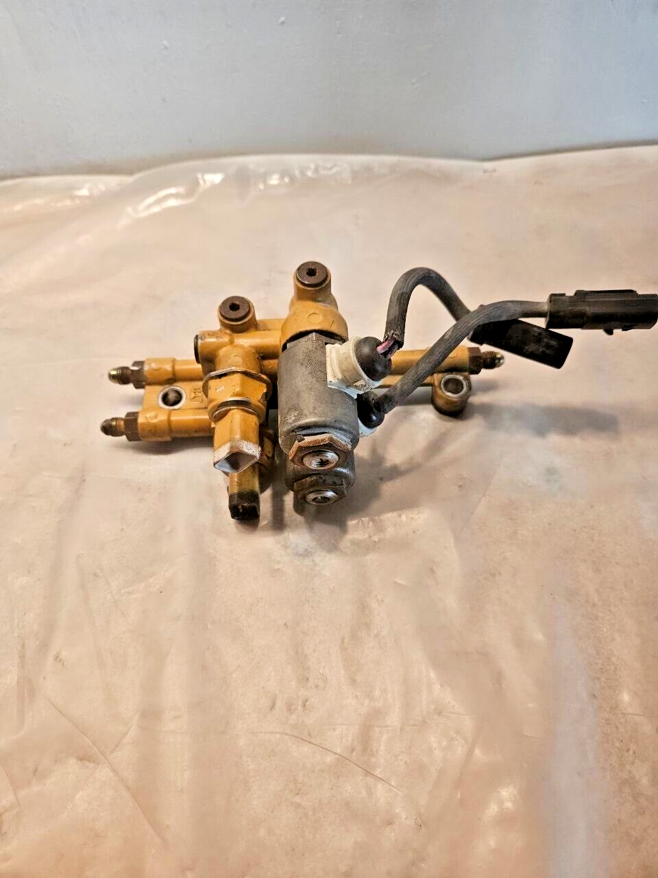 CATERPILLAR C-15 CAT DIESEL ENGINE FUEL MANIFOLD 297-8178 OEM 280-3361 Coils