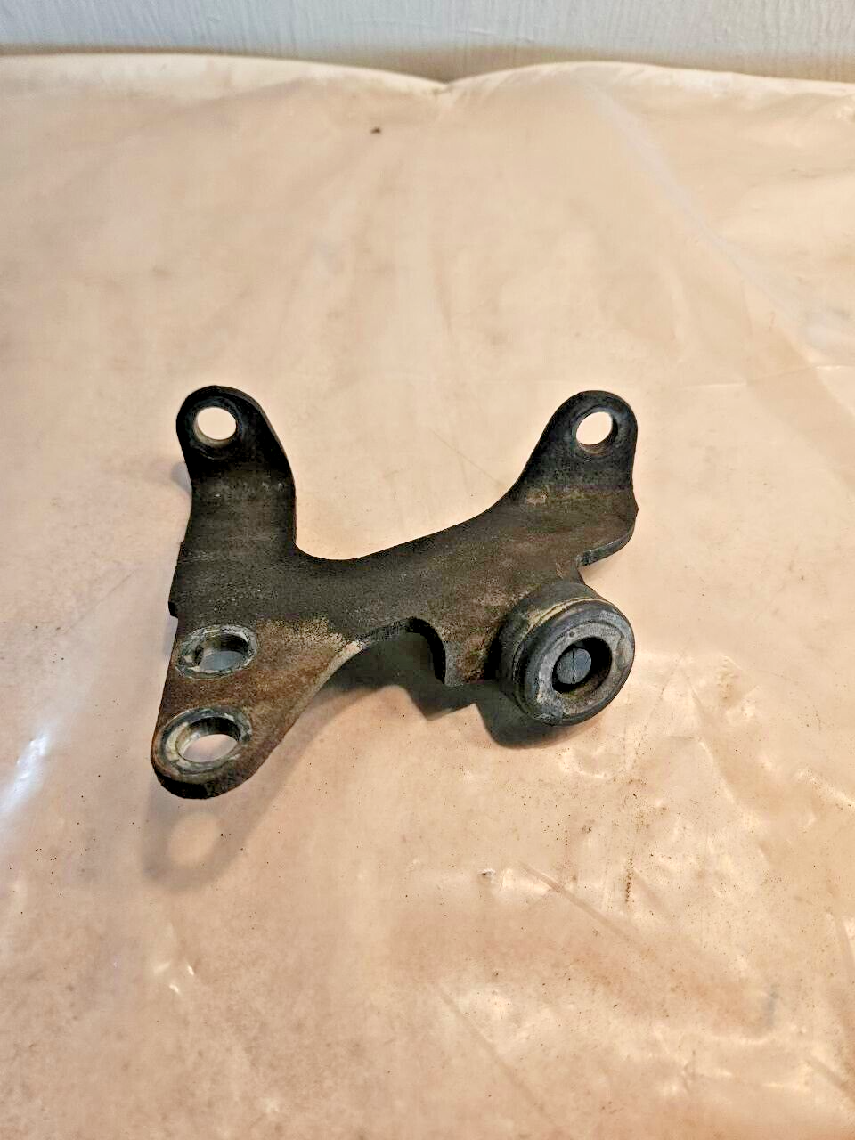 DETROIT DIESEL DD15 ENGINE BRACKET A4722340640 OEM