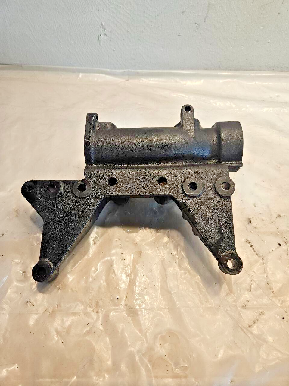 Detroit DD15 Engine EGR Manifold Crossover Tube Bracket A4722031244 OEM