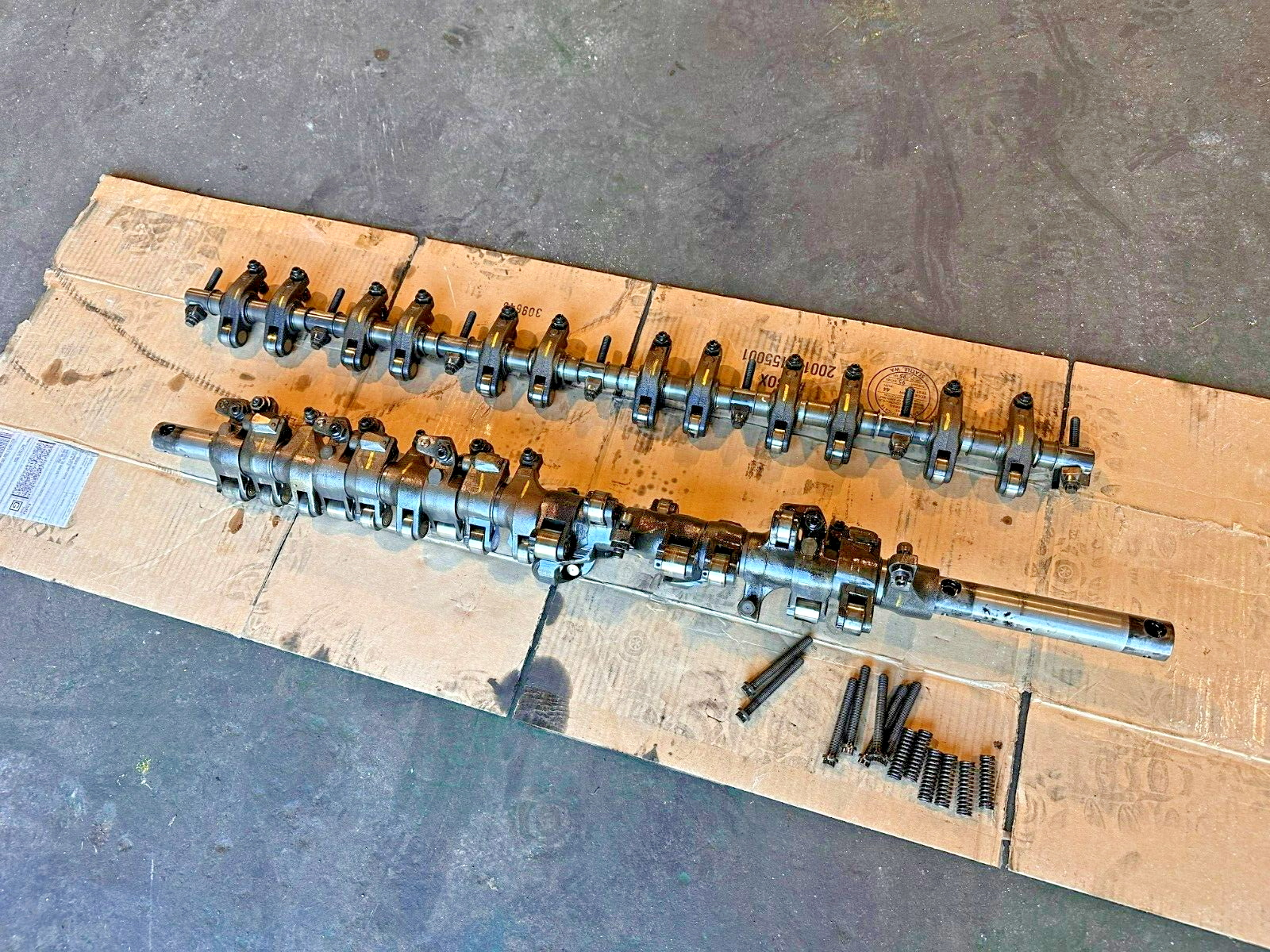 Detroit Diesel DD15 Engine Exhaust Complete Rocker Arms Assembly A4720501334 OEM