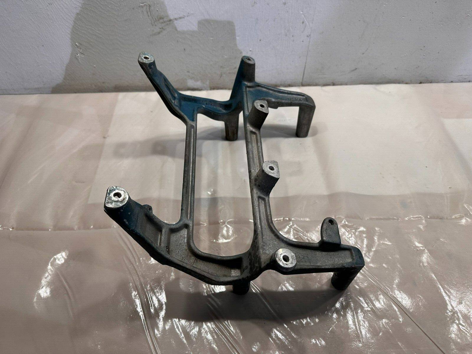 GENUINE INTERNATIONAL DIESEL ENGINE BRACKET IDM-ECM  1871523C1 OEM