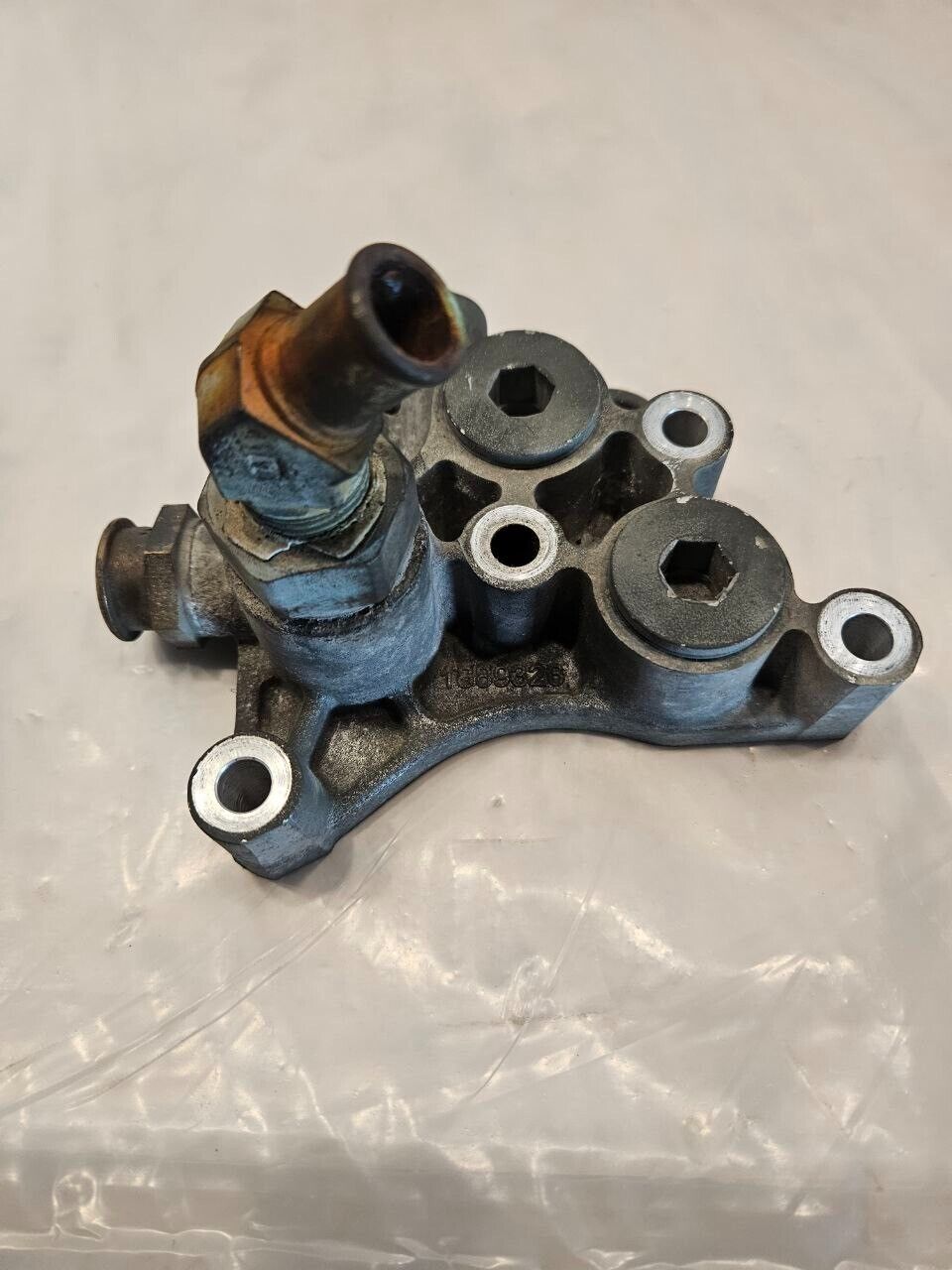 Paccar MX-13 EPA13 diesel engine fuel diverter bracket 1889326 OEM