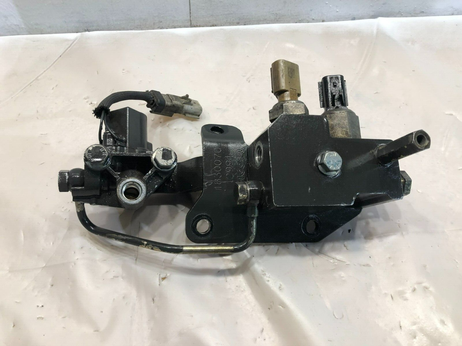 Paccar MX13 Cummins Fuel DEF Shutoff Solenoid Valve 3685406 1830070, 1818852 OEM