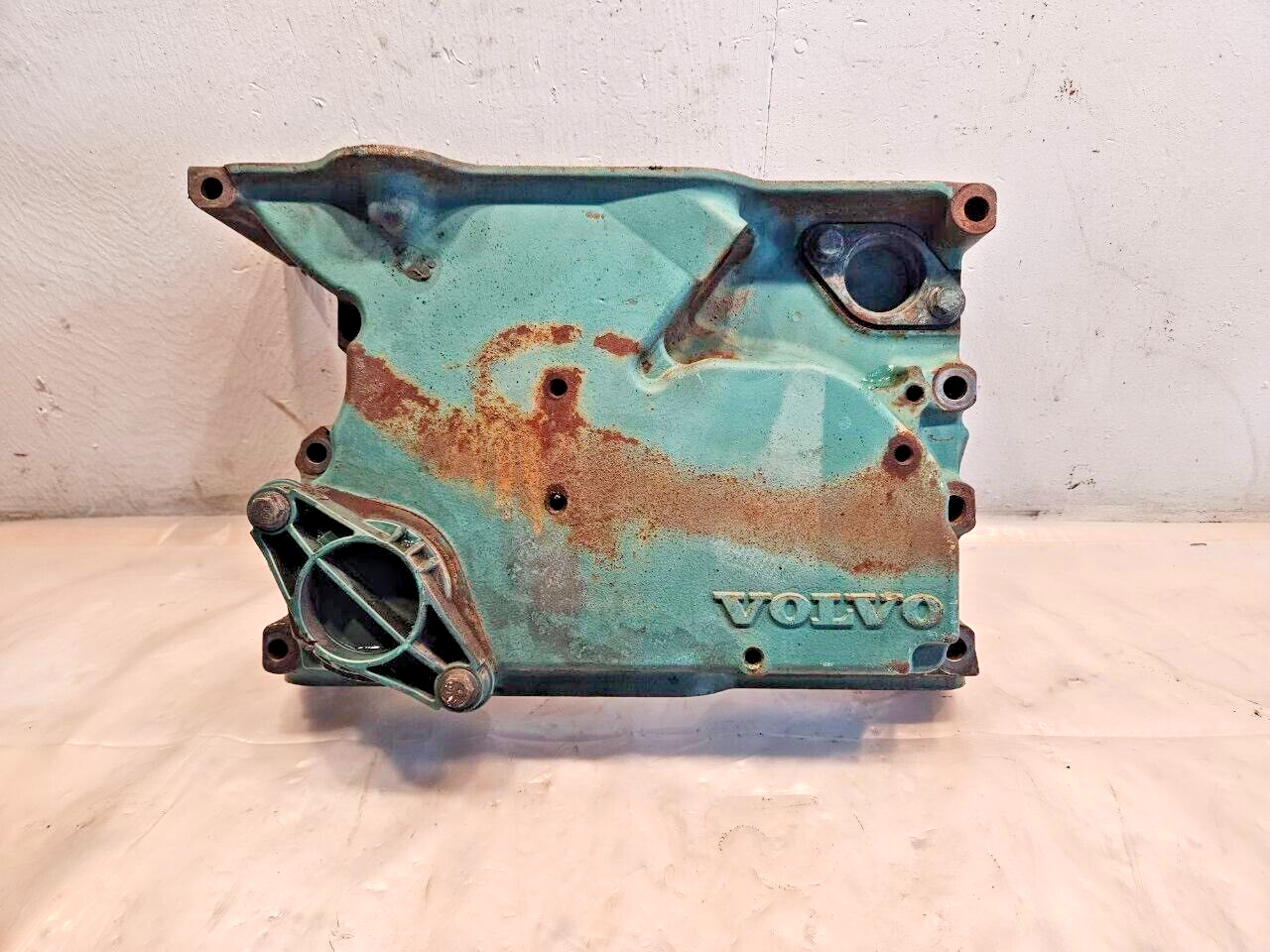 VOLVO D12 DIESEL ENGINE LOWER TIMING GEAR COVER 20713791 OEM 3169649