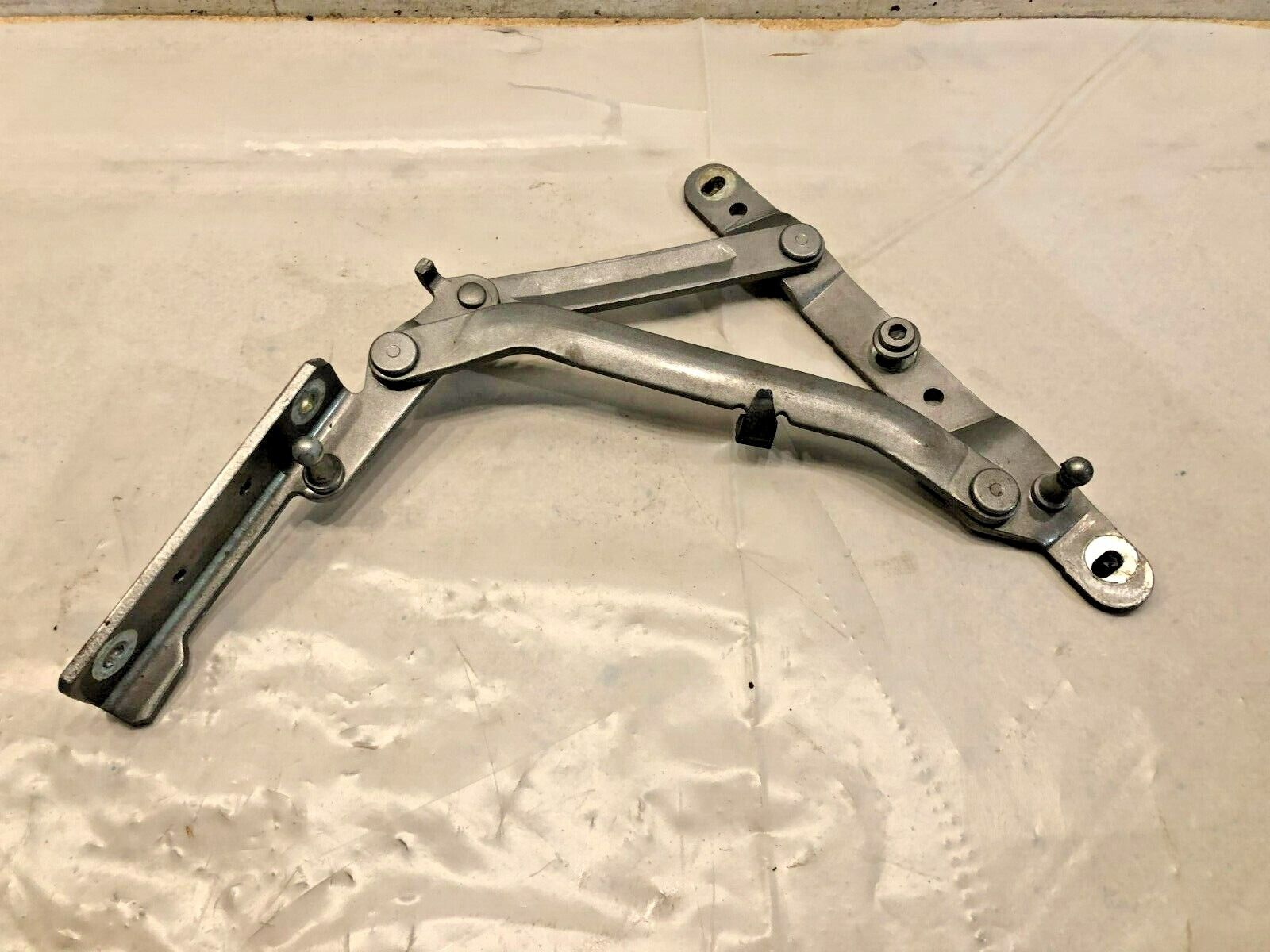 05-08 Maserati Quattroporte M139 Right Side Trunk Boot Lid Hinge OEM