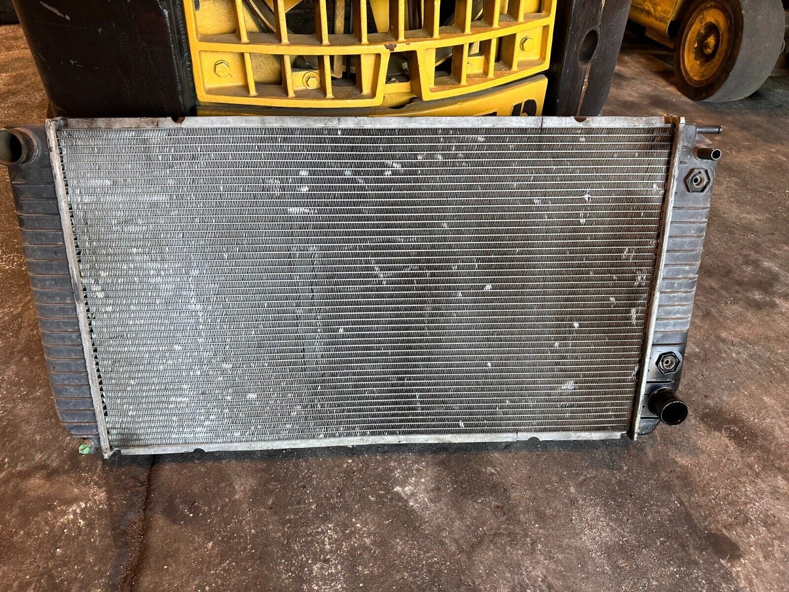 1998 CHEVY PICKUP 2500 Radiator 6-262 4.3l 1- Thick W/o Eng Oil Cooler 52469069