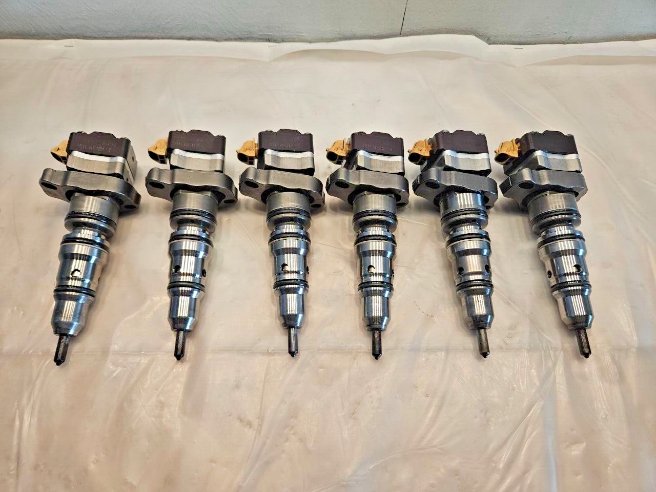2002 Set of 6 Caterpillar CAT 3126 Diesel engine Fuel Injectors 10R0782 OEM