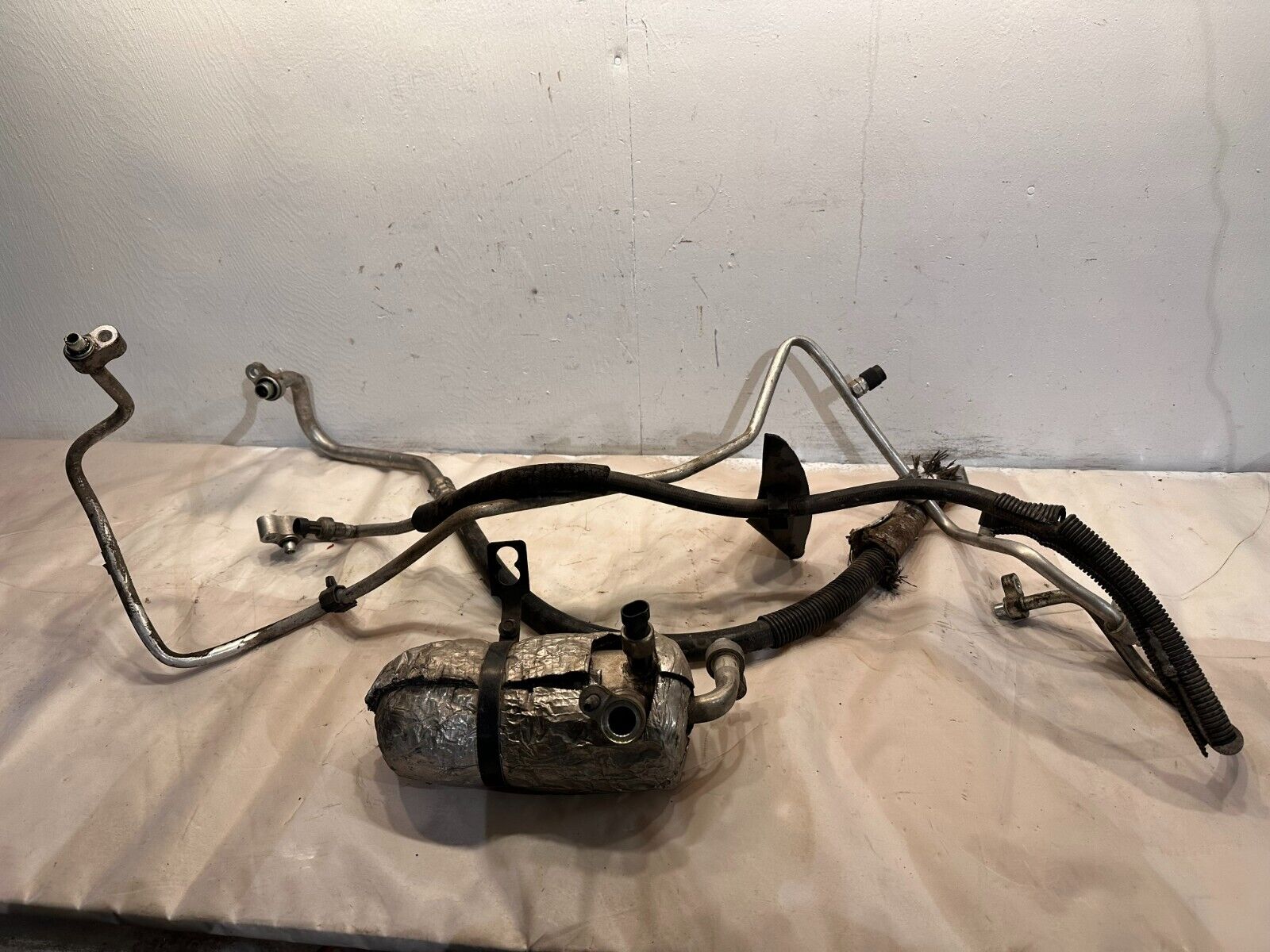 2005-2006 GMC Sierra 3500 A/C Refrigerant Suction Hoses Assembly 56465 OEM