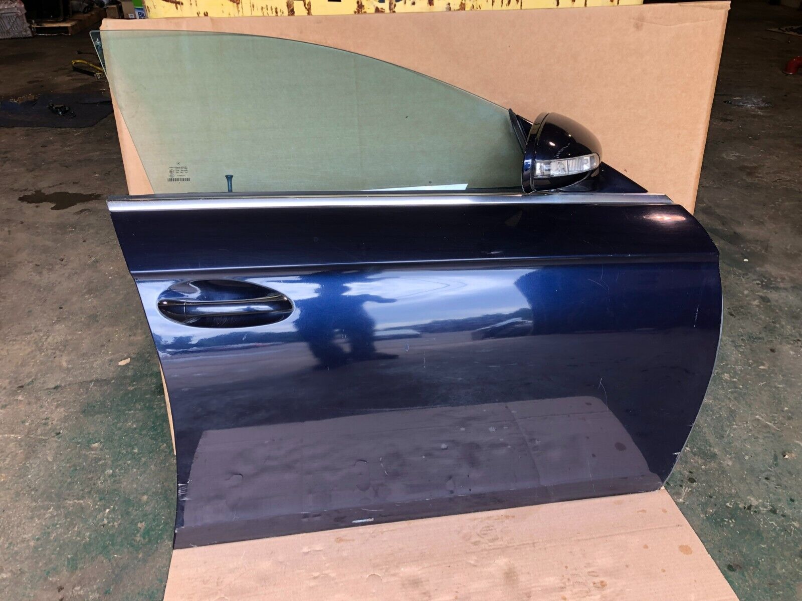 2006-2009 MERCEDES BENZ W219 CLS63 CLS550 CLS500 RIGHT FRONT PASSENGER DOOR OEM