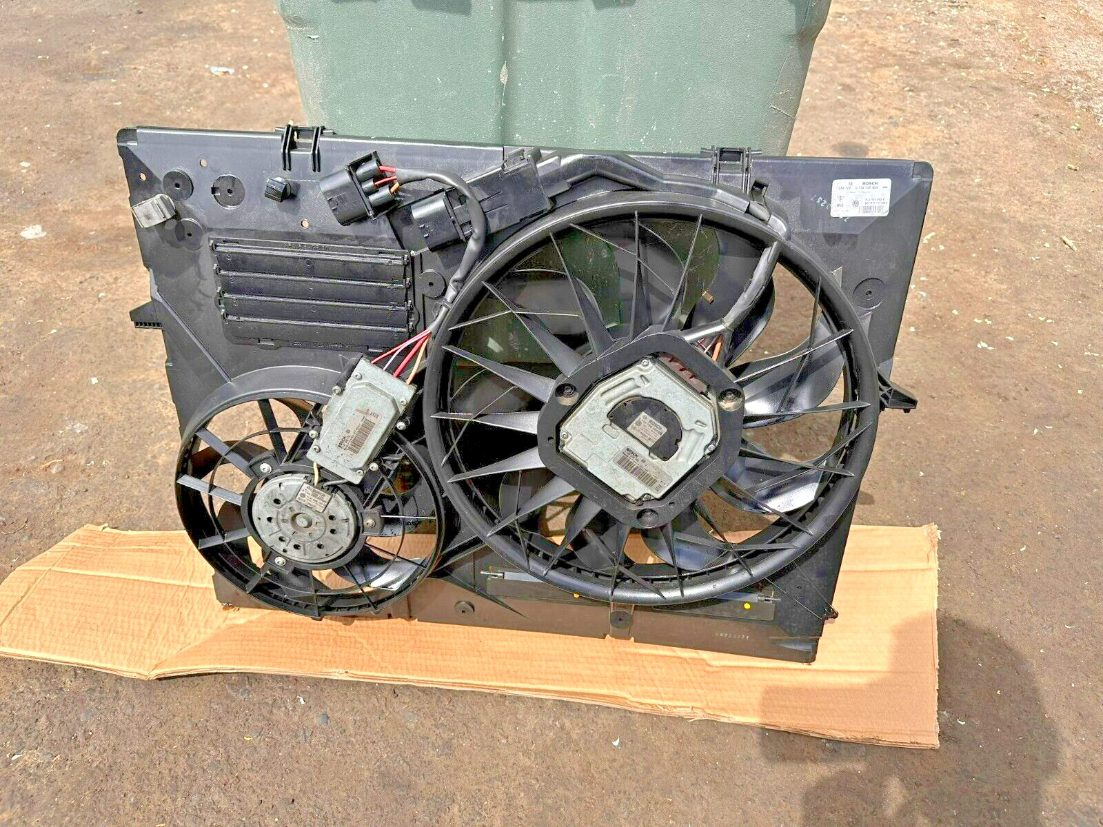 2008 AUDI Q7 4.2L RADIATOR COOLING FAN ASSEMBLY 7L0121203G/7L0121207 OEM