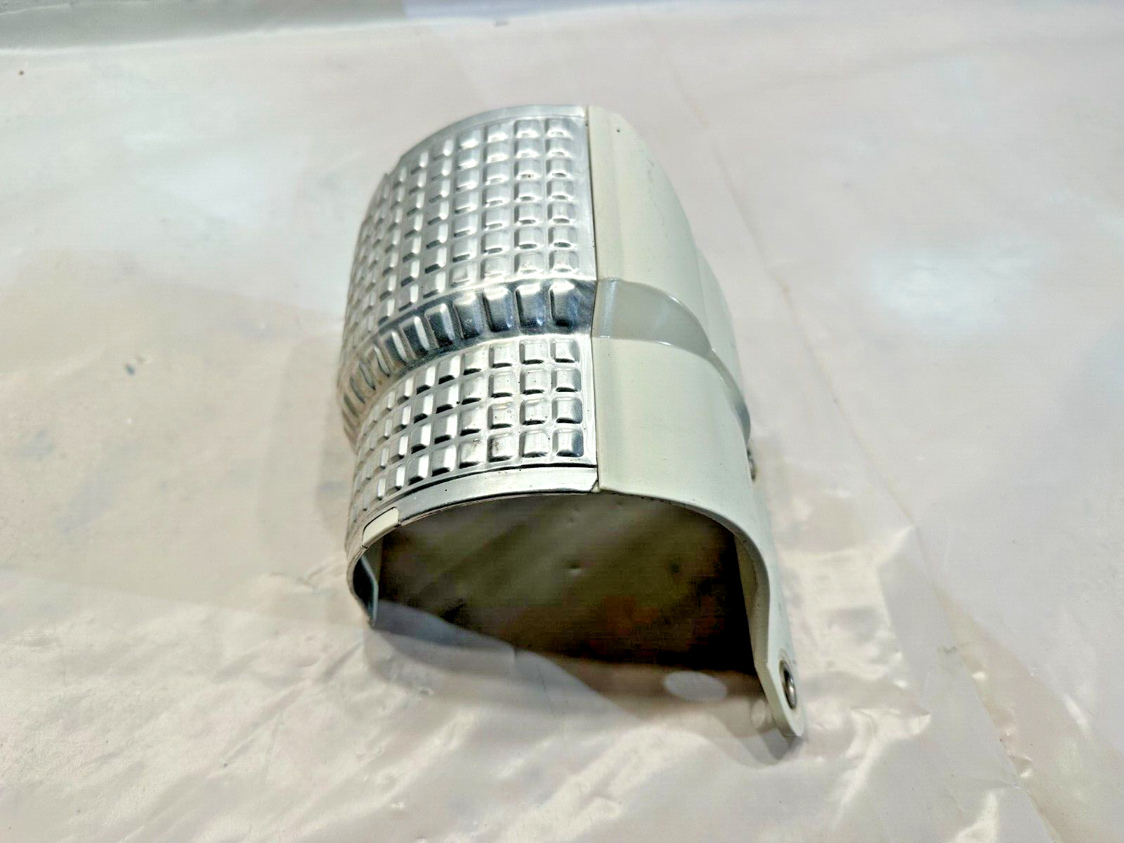 2012 VOLKSWAGEN TIGUAN FRONT RIGHT AXLE SHAFT SPLASH HEAT SHIELD 5Q0407721A OEM