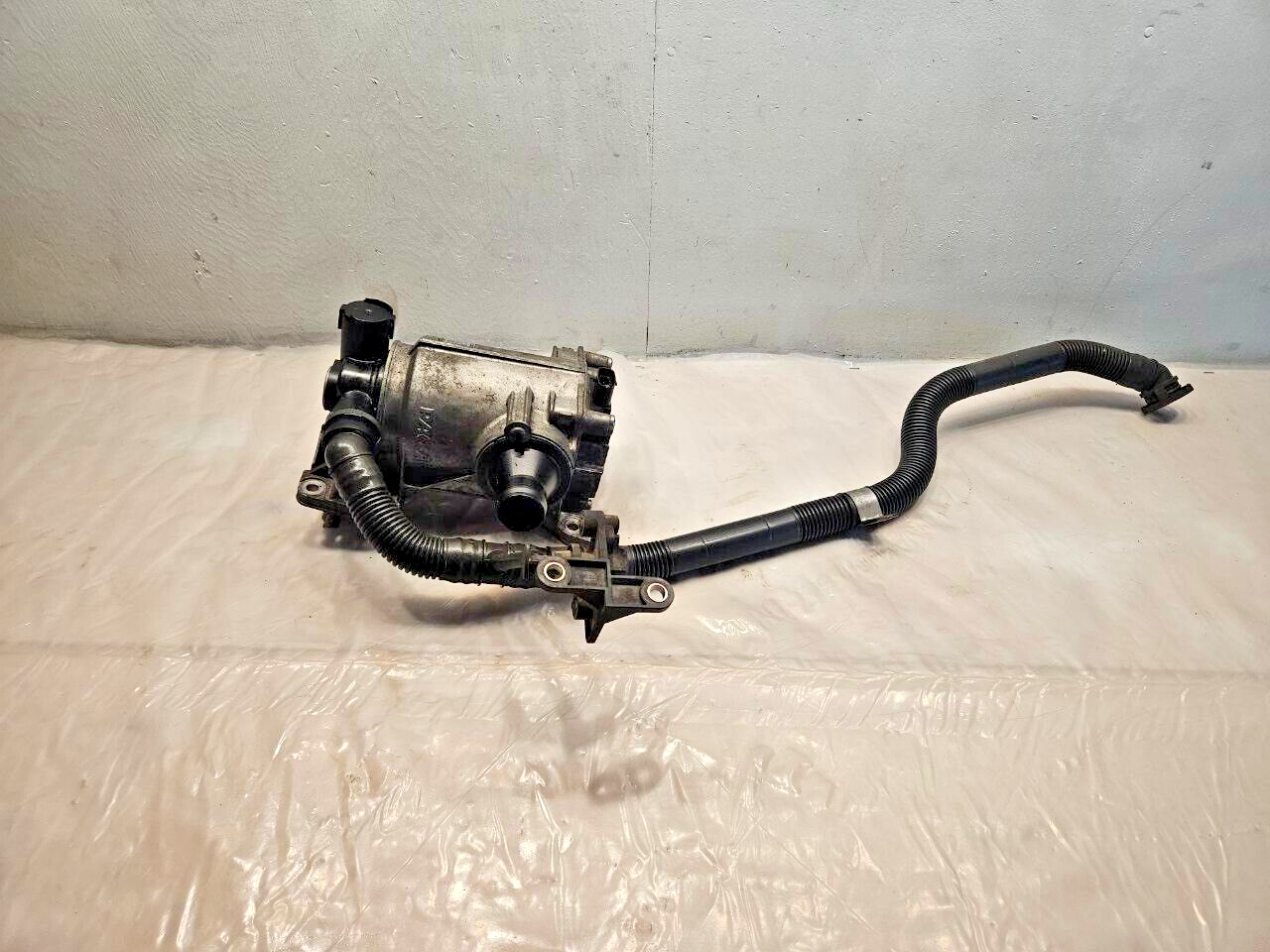 2013-2015 Paccar MX-13 Diesel Engine 12V Crankcase Breather 2146526 OEM