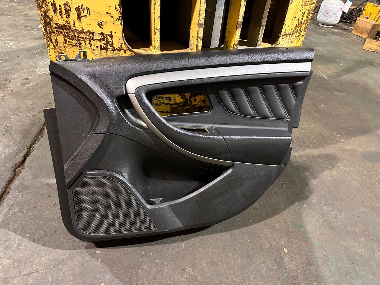 2013-2019 Ford Taurus Front Passenger Interior Door Panel DG1Z-5423942-AD OEM