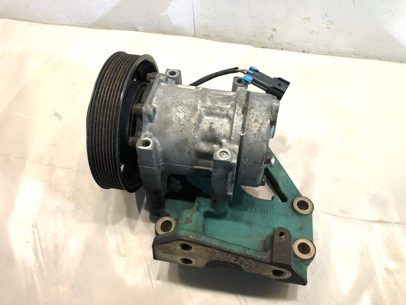 2017 Volvo D13 Mack Diesel Engine A/C compressor Sanden model 4326 OEM 20721587