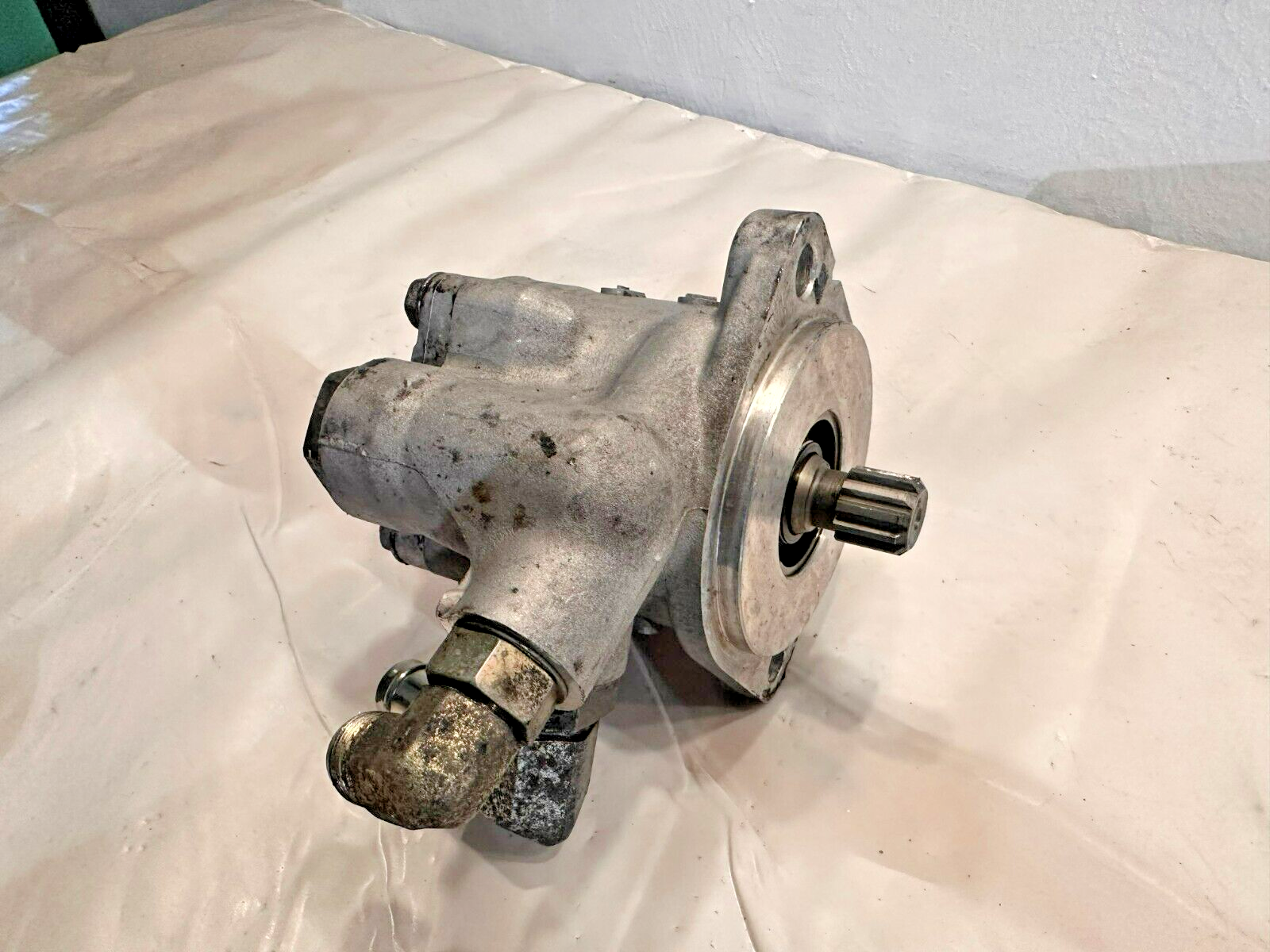 CAT C13 TRW Power Steering Pump EV252418R10101 OEM P2070122017