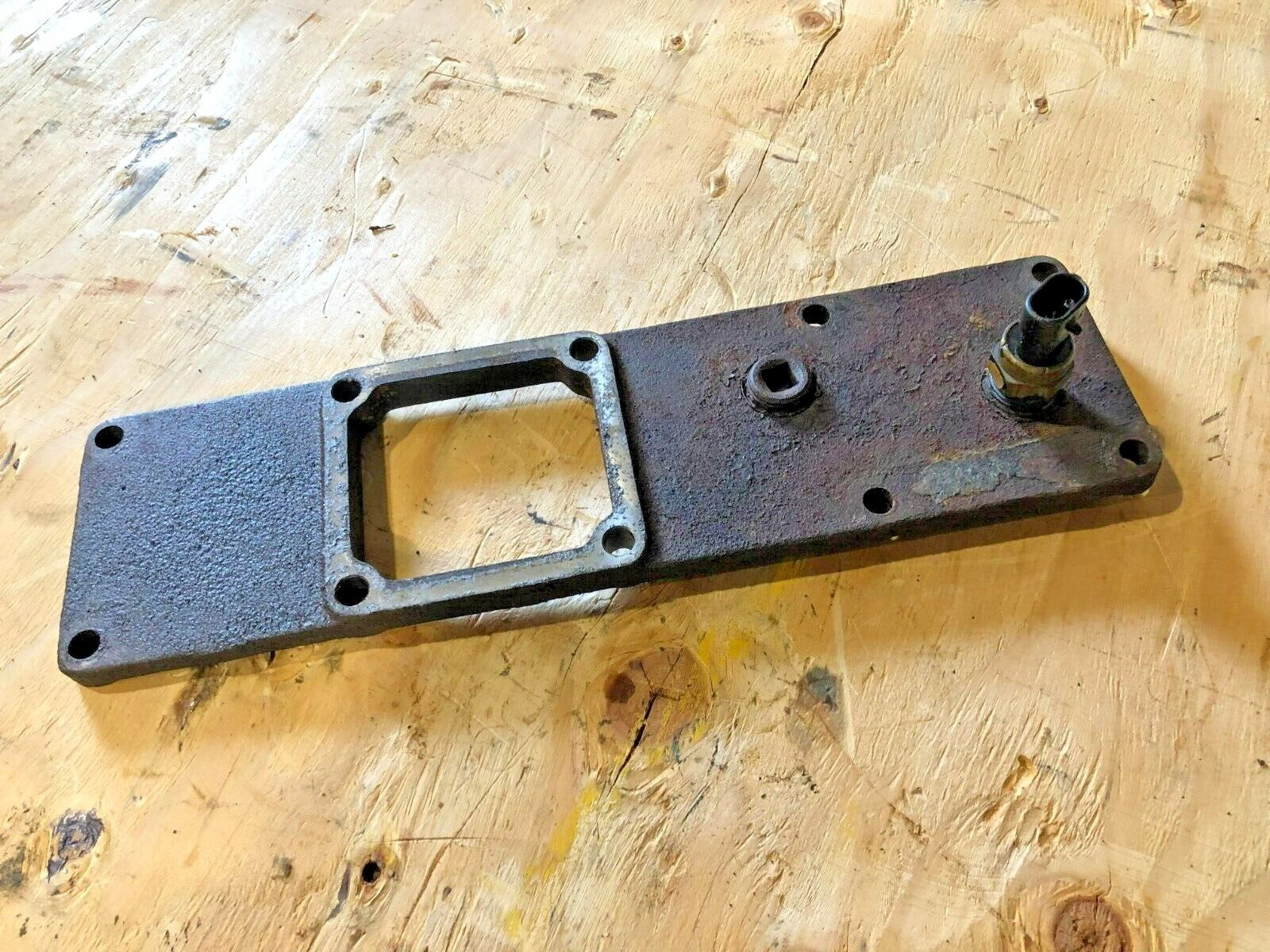 Cummins 4BT ISB QSB 4.5 INTAKE MANIFOLD COVER 3966469 OEM