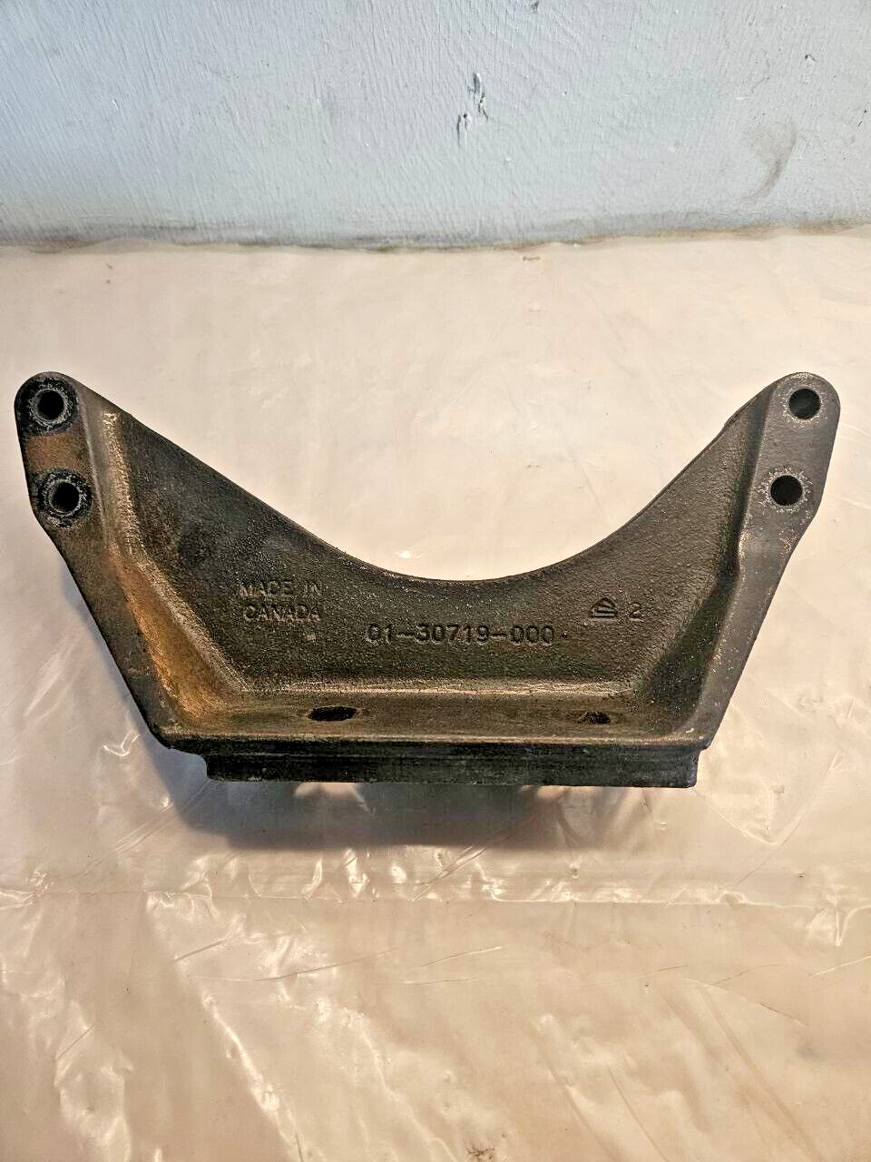 Cummins ISC 285 8.3L Front Diesel Engine Mount bracket 01-30719-000 OEM