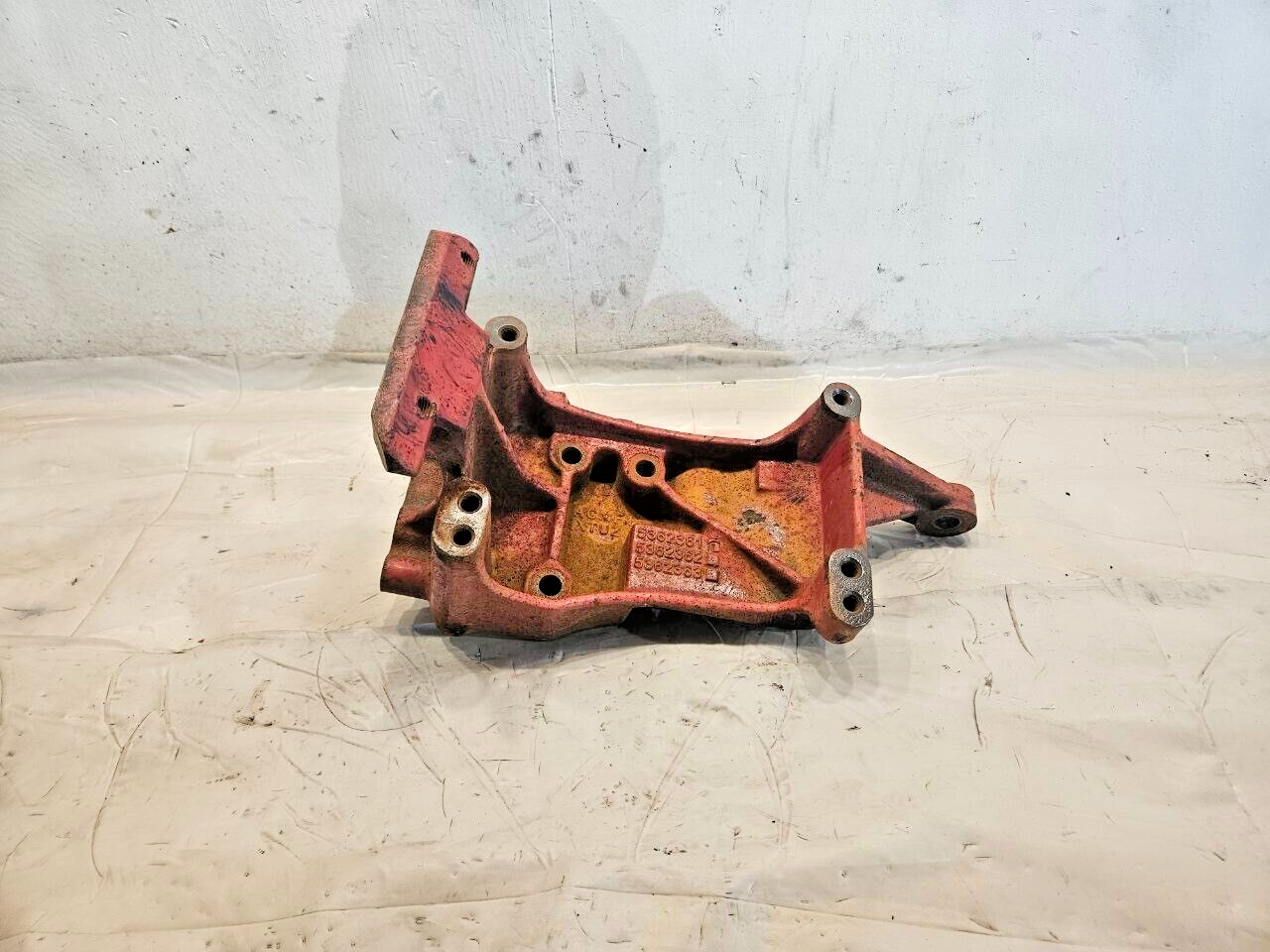 Cummins ISL 8.3 DIESEL ENGINE ALTERNATOR SUPPORT BRACKET 5362361 OEM