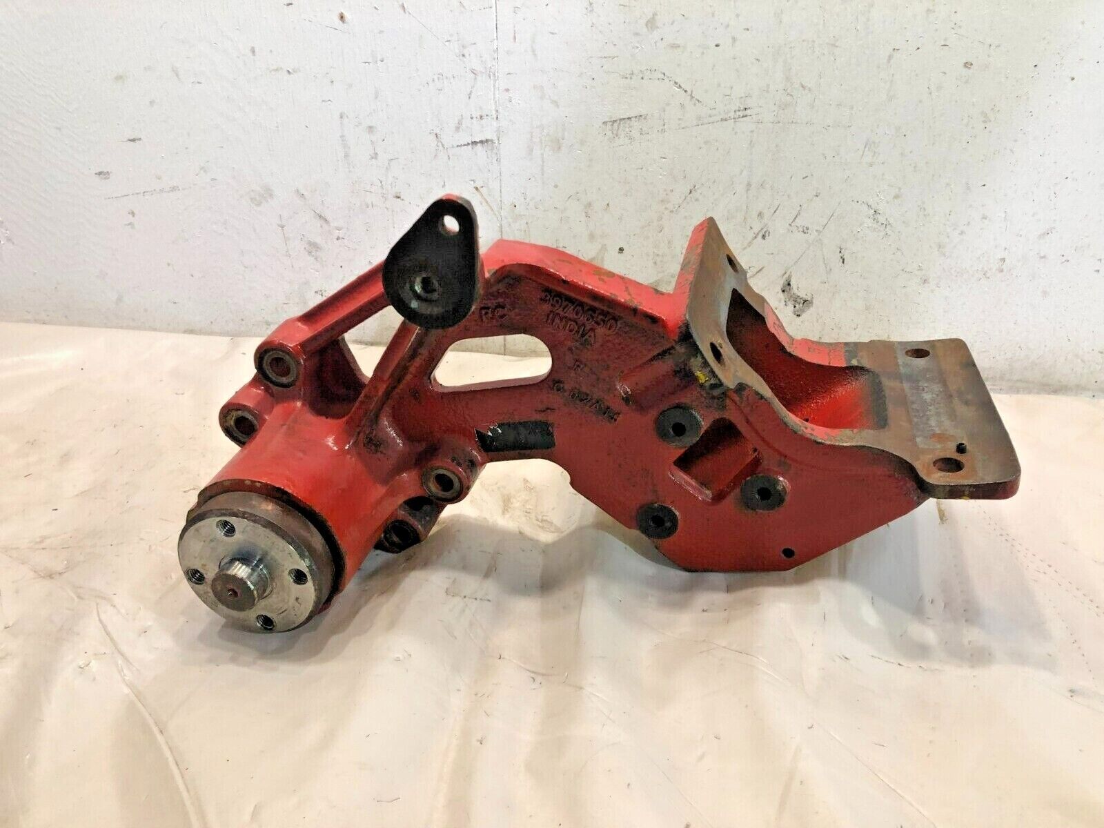 Cummins ISL9 8.9L Diesel Engine Alternator Support 3970650 Fan Hub 3937457 OEM